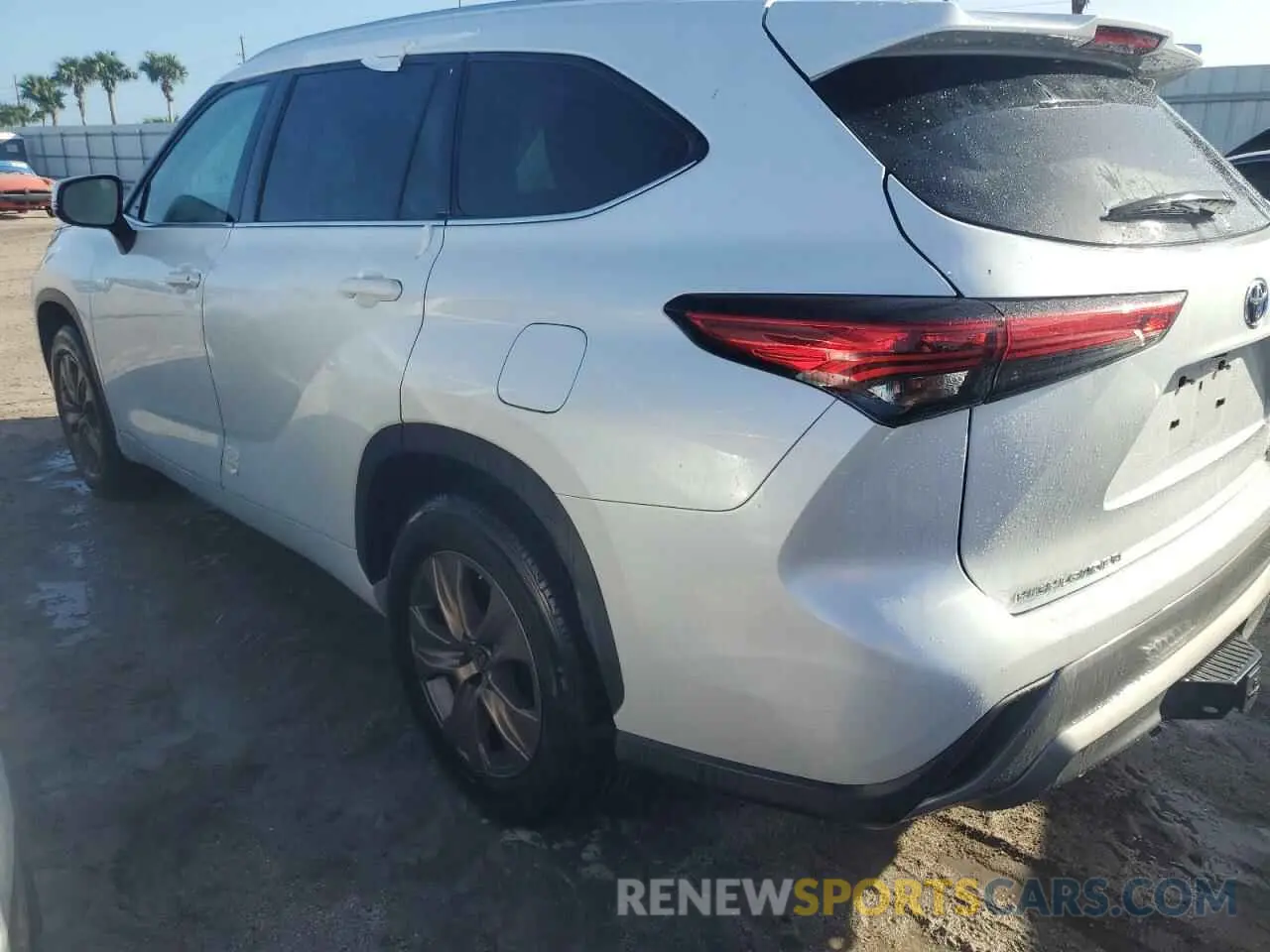 2 Photograph of a damaged car 5TDAARAH0NS512923 TOYOTA HIGHLANDER 2022