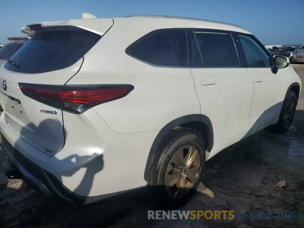 3 Photograph of a damaged car 5TDAARAH0NS512923 TOYOTA HIGHLANDER 2022