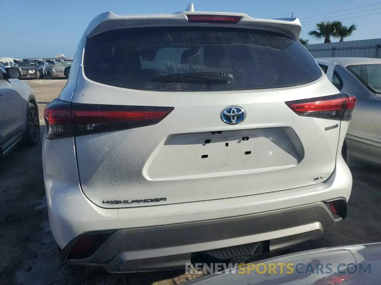 6 Photograph of a damaged car 5TDAARAH0NS512923 TOYOTA HIGHLANDER 2022