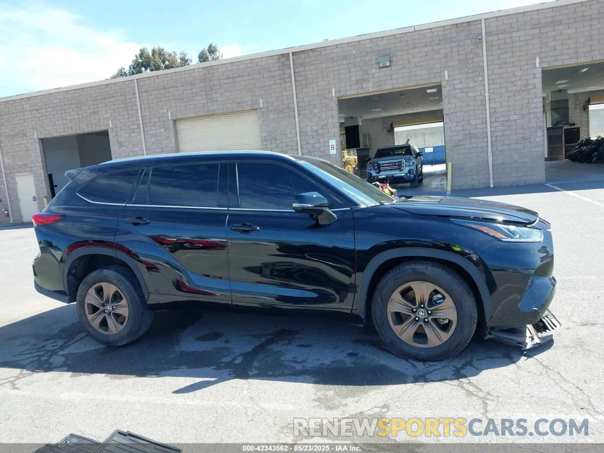 13 Photograph of a damaged car 5TDAARAH2NS517184 TOYOTA HIGHLANDER 2022