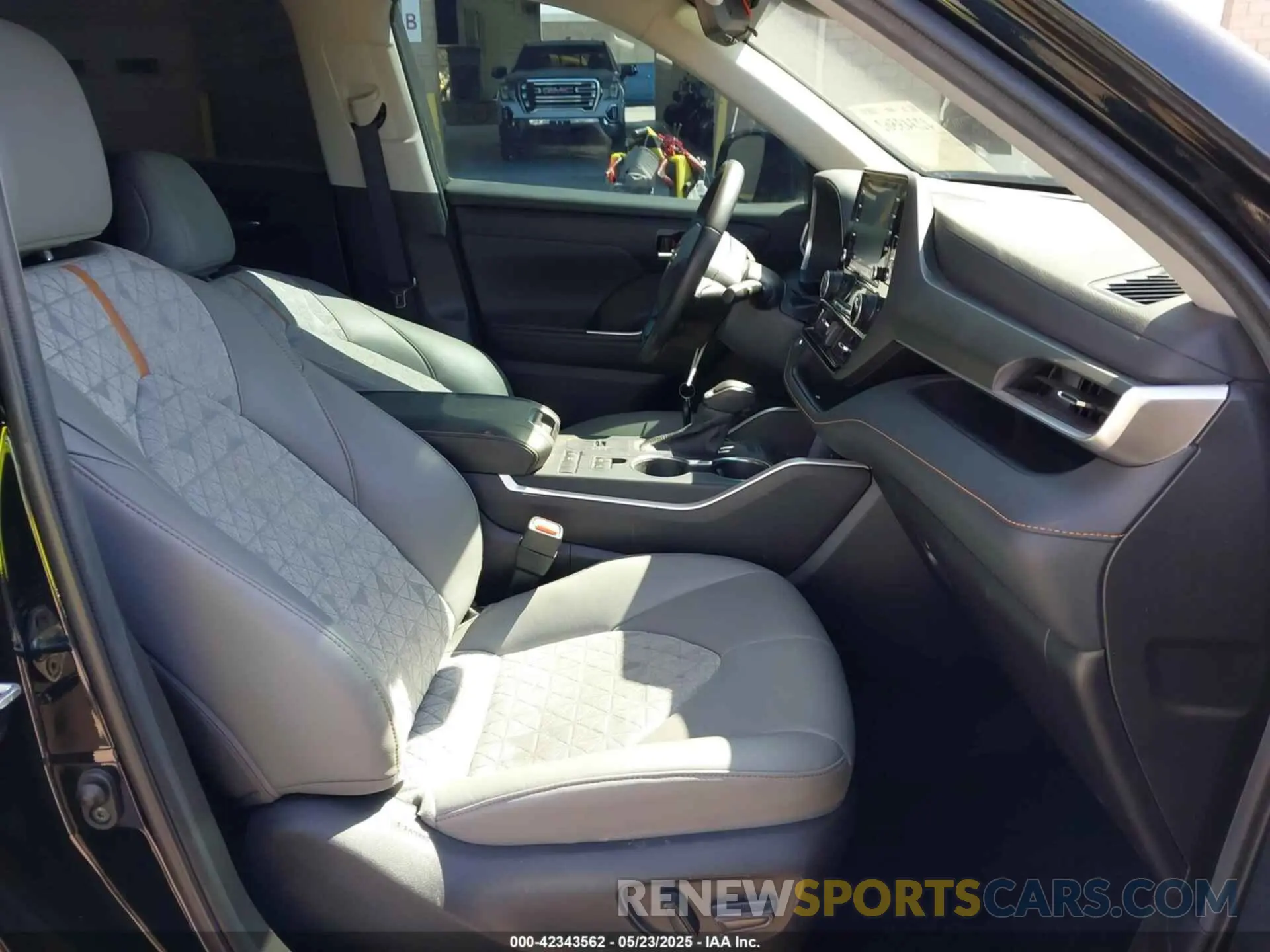 5 Photograph of a damaged car 5TDAARAH2NS517184 TOYOTA HIGHLANDER 2022