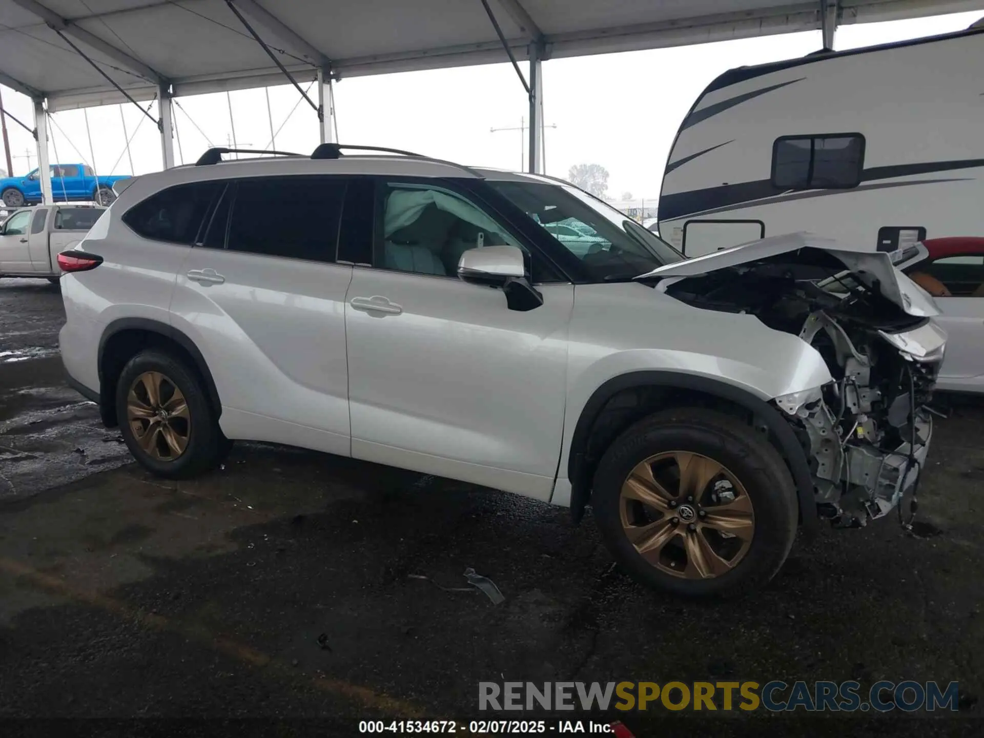 13 Photograph of a damaged car 5TDAARAH3NS512317 TOYOTA HIGHLANDER 2022