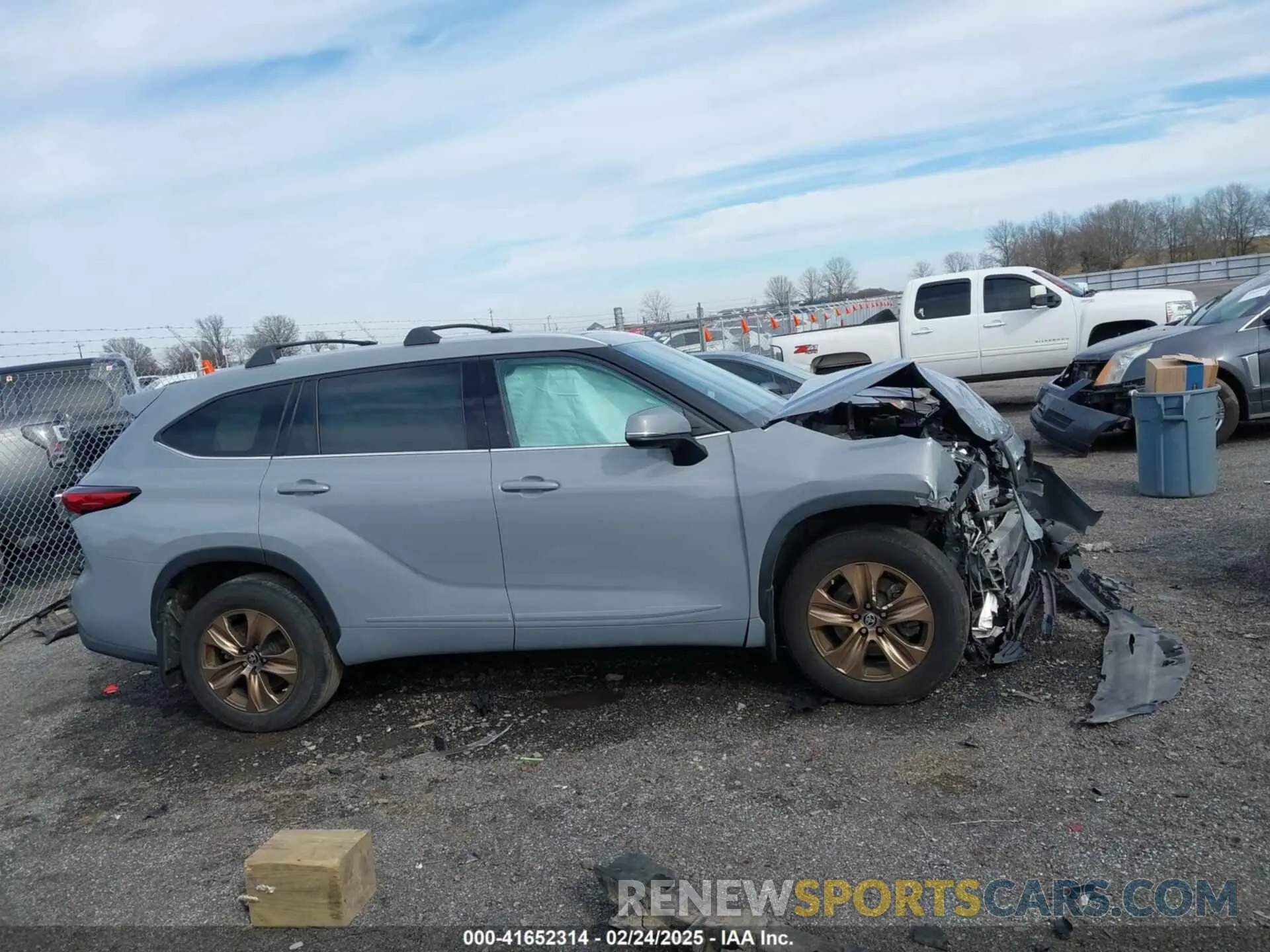13 Photograph of a damaged car 5TDAARAH7NS509954 TOYOTA HIGHLANDER 2022