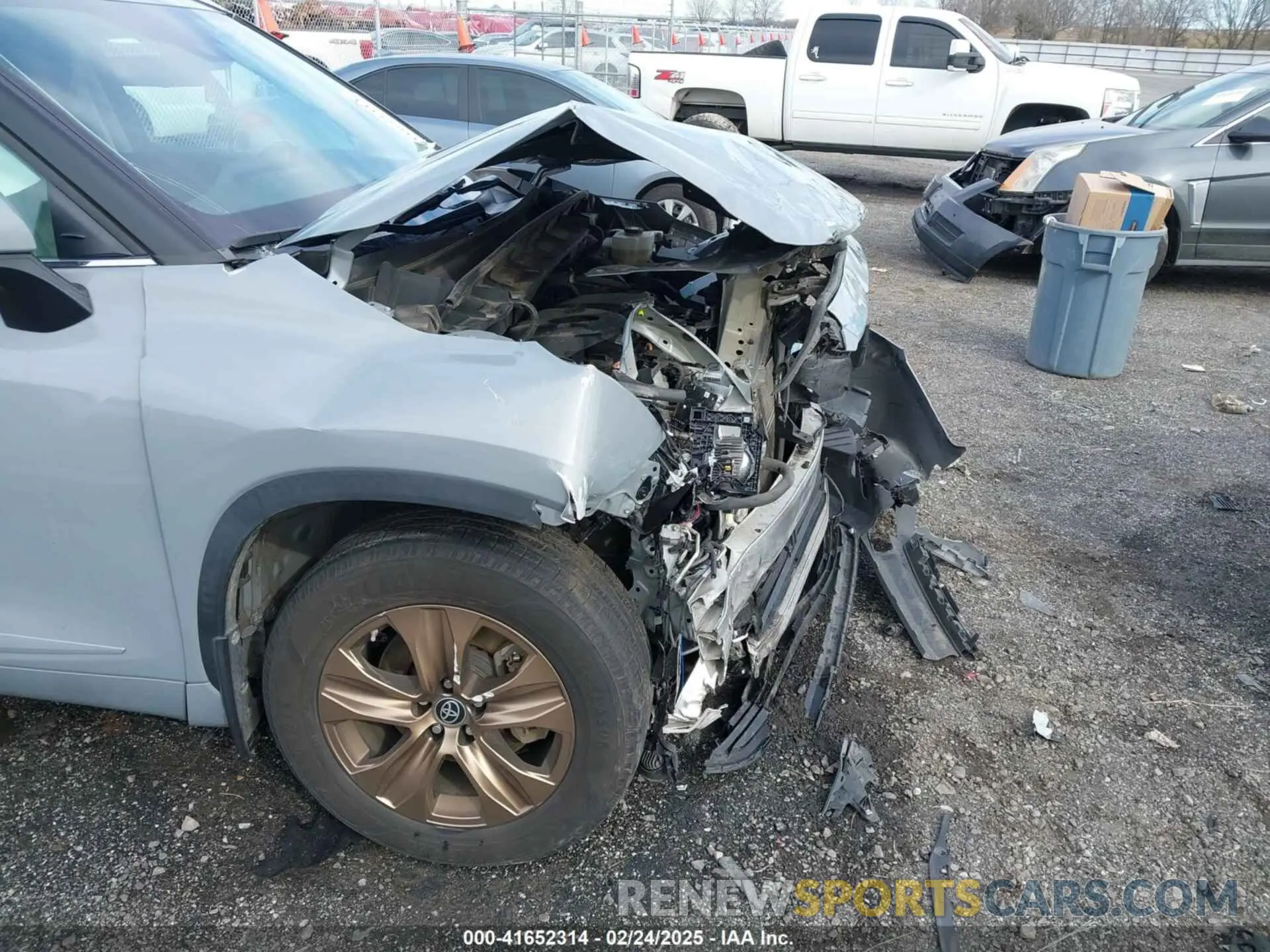 18 Photograph of a damaged car 5TDAARAH7NS509954 TOYOTA HIGHLANDER 2022