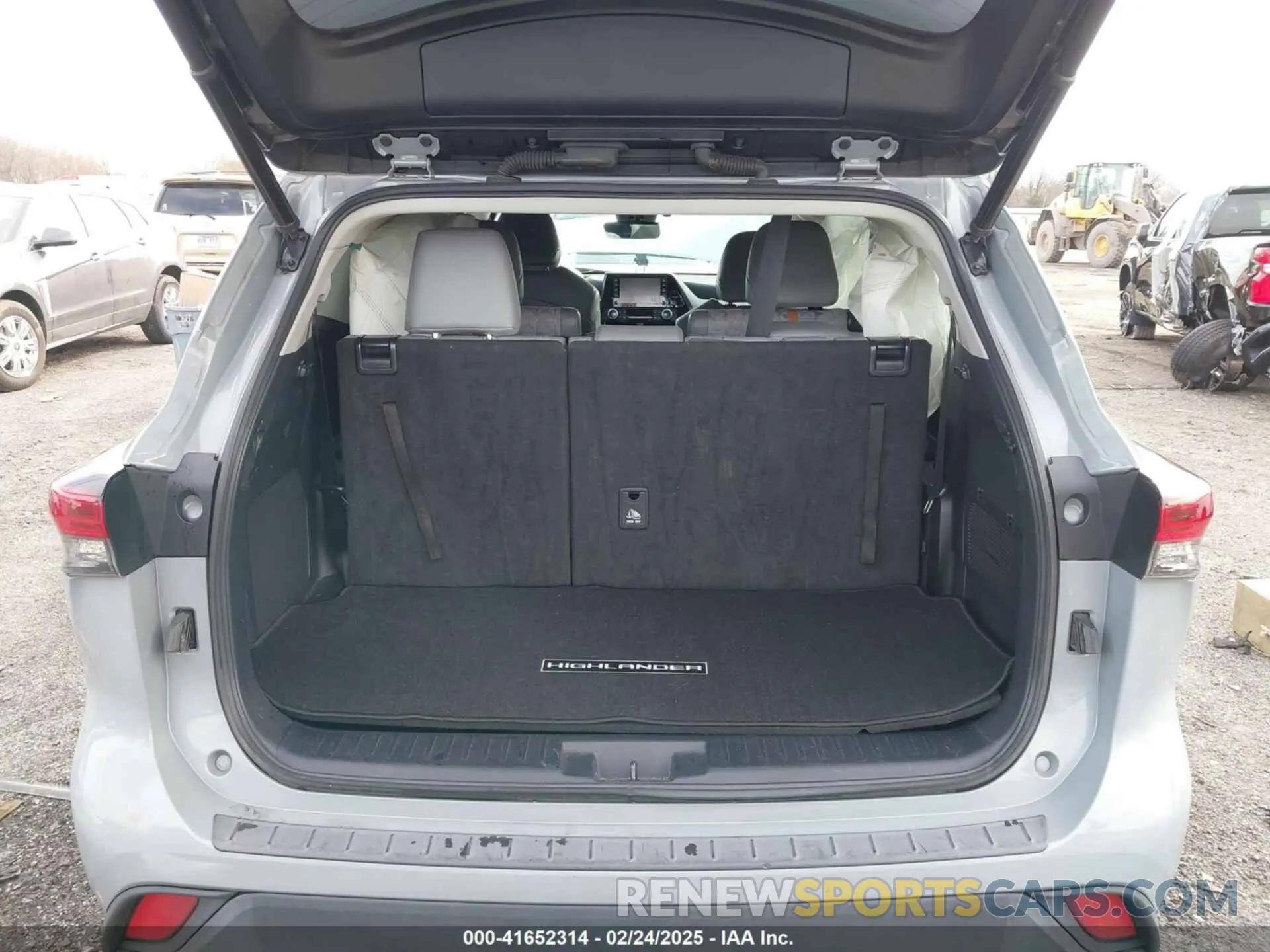 8 Photograph of a damaged car 5TDAARAH7NS509954 TOYOTA HIGHLANDER 2022