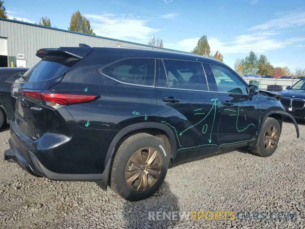 3 Photograph of a damaged car 5TDABRCH4NS541691 TOYOTA HIGHLANDER 2022