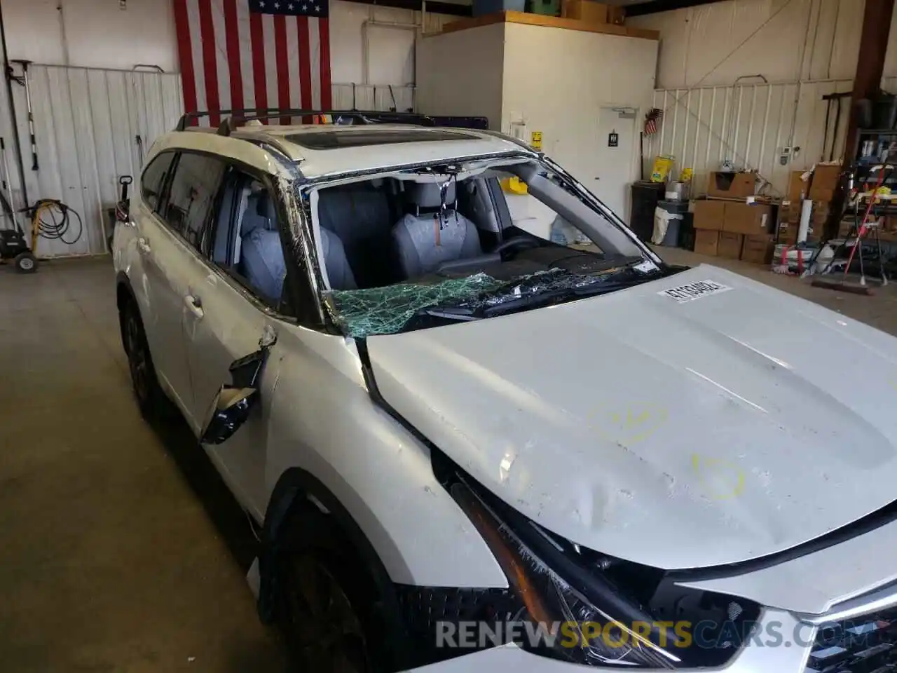 9 Photograph of a damaged car 5TDABRCH8NS541497 TOYOTA HIGHLANDER 2022