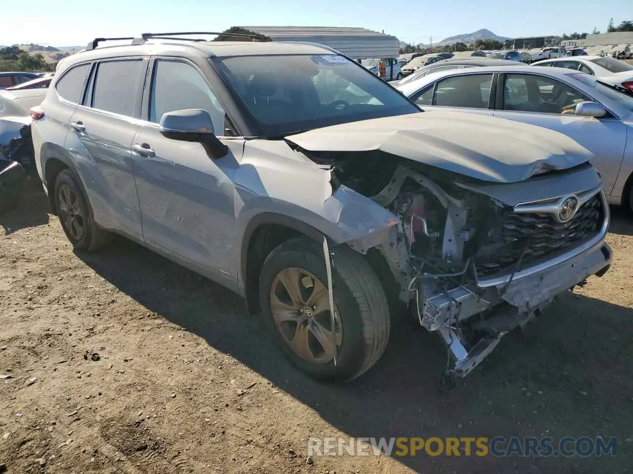 4 Photograph of a damaged car 5TDABRCHXNS538858 TOYOTA HIGHLANDER 2022