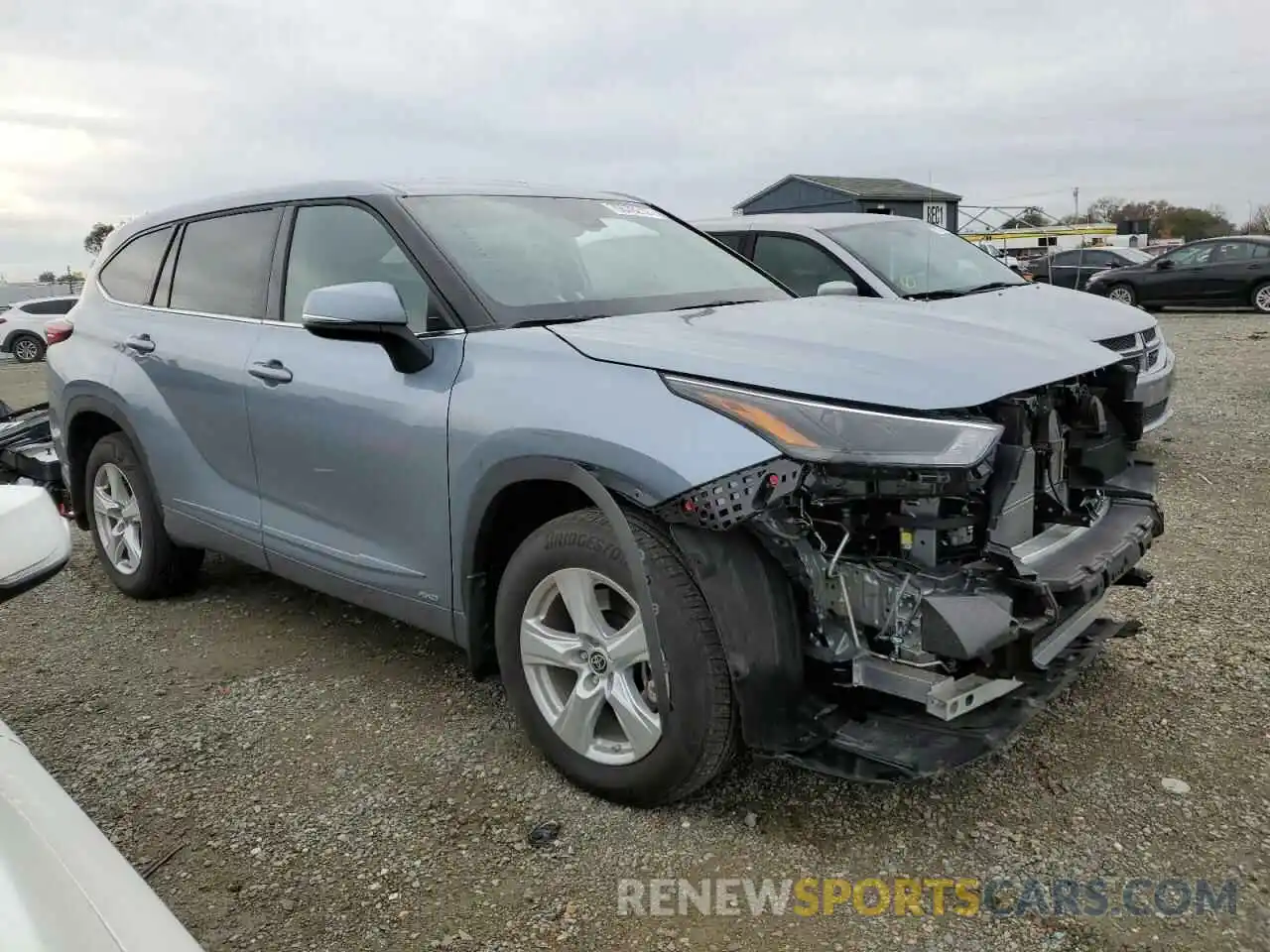 4 Photograph of a damaged car 5TDBBRCH1NS073617 TOYOTA HIGHLANDER 2022