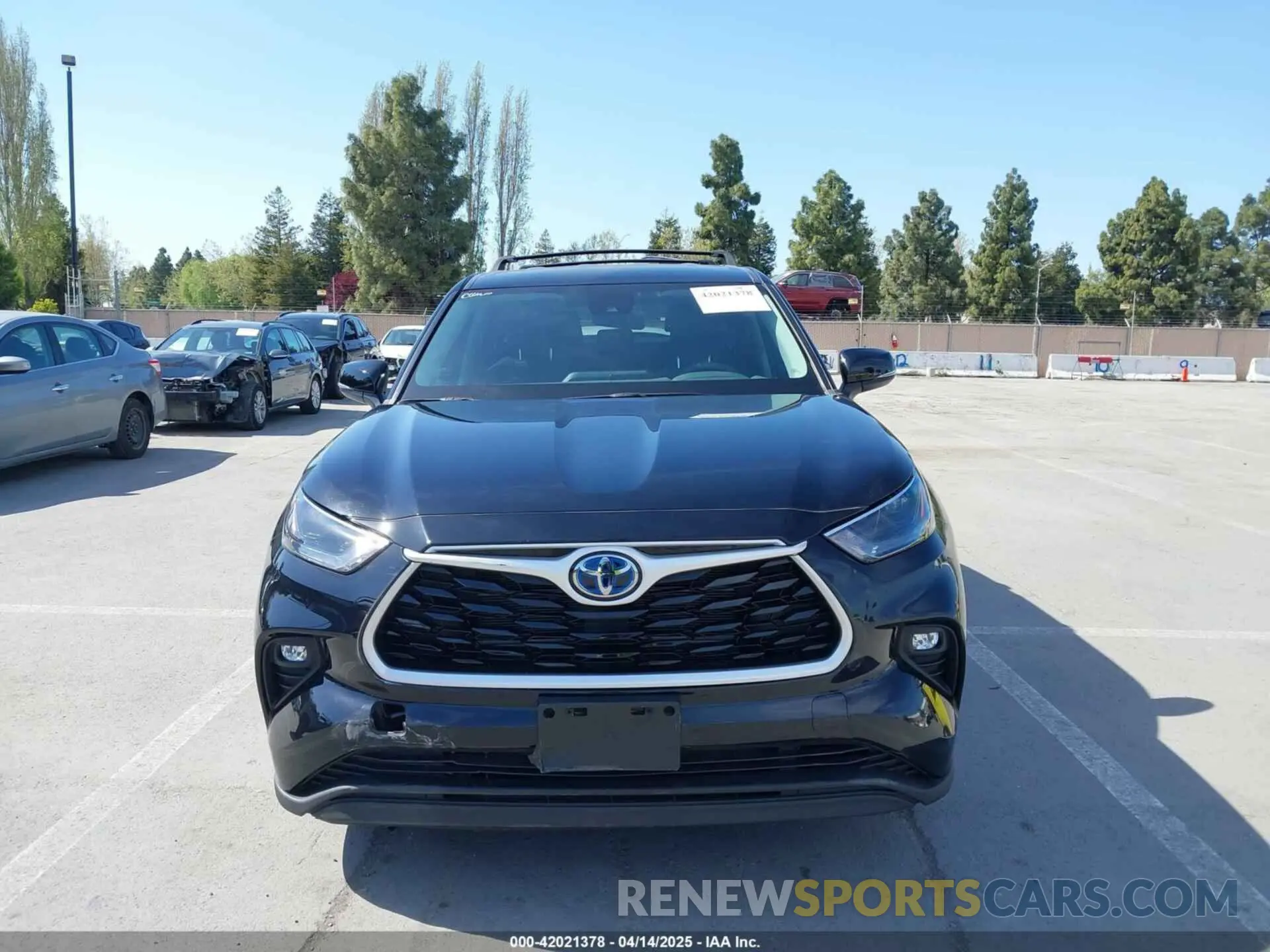 12 Photograph of a damaged car 5TDBBRCH1NS541023 TOYOTA HIGHLANDER 2022