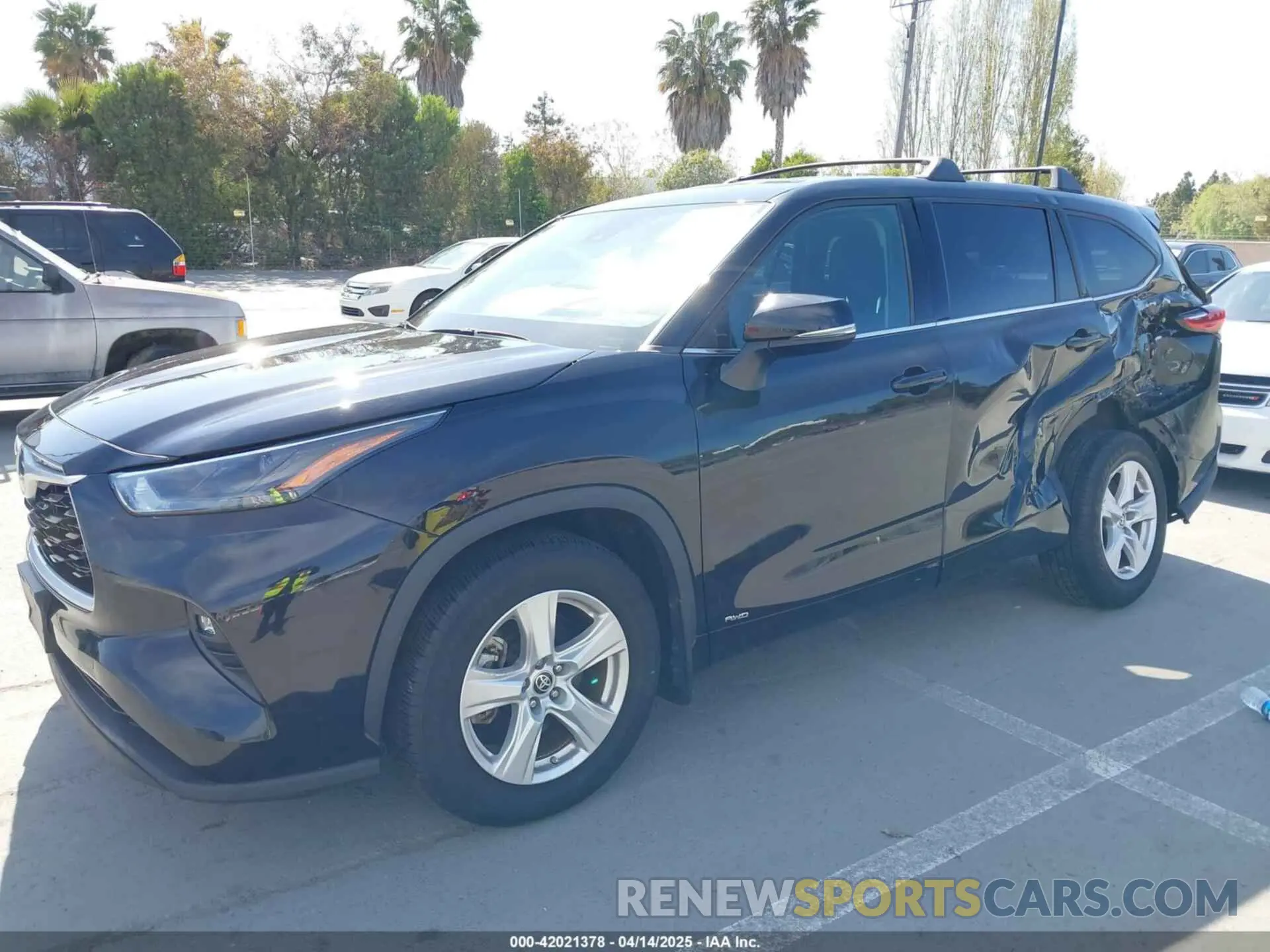 2 Photograph of a damaged car 5TDBBRCH1NS541023 TOYOTA HIGHLANDER 2022