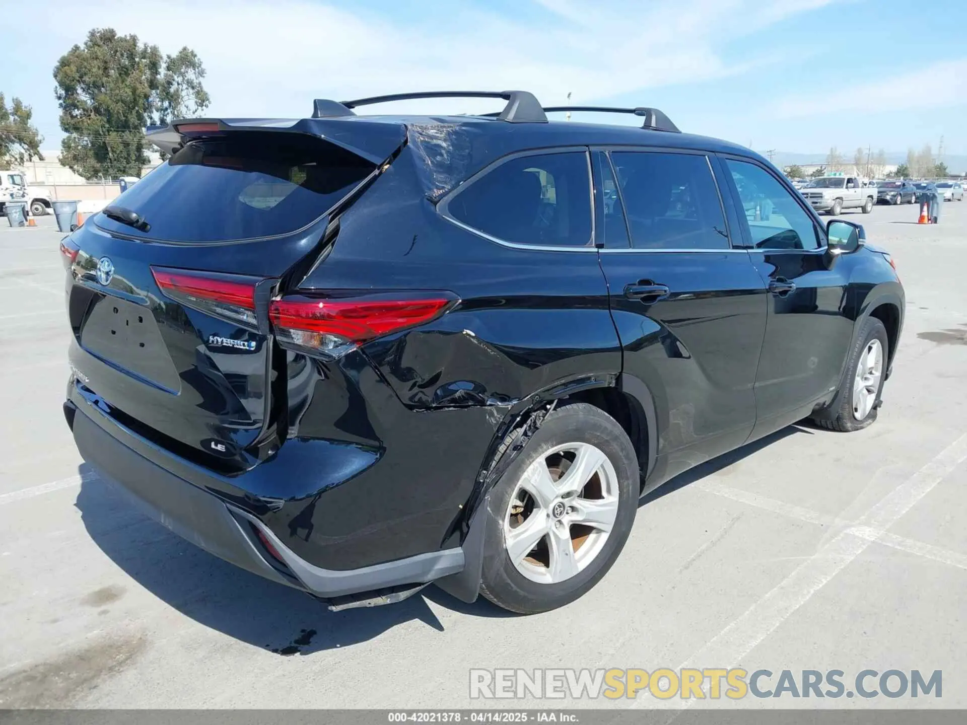 4 Photograph of a damaged car 5TDBBRCH1NS541023 TOYOTA HIGHLANDER 2022