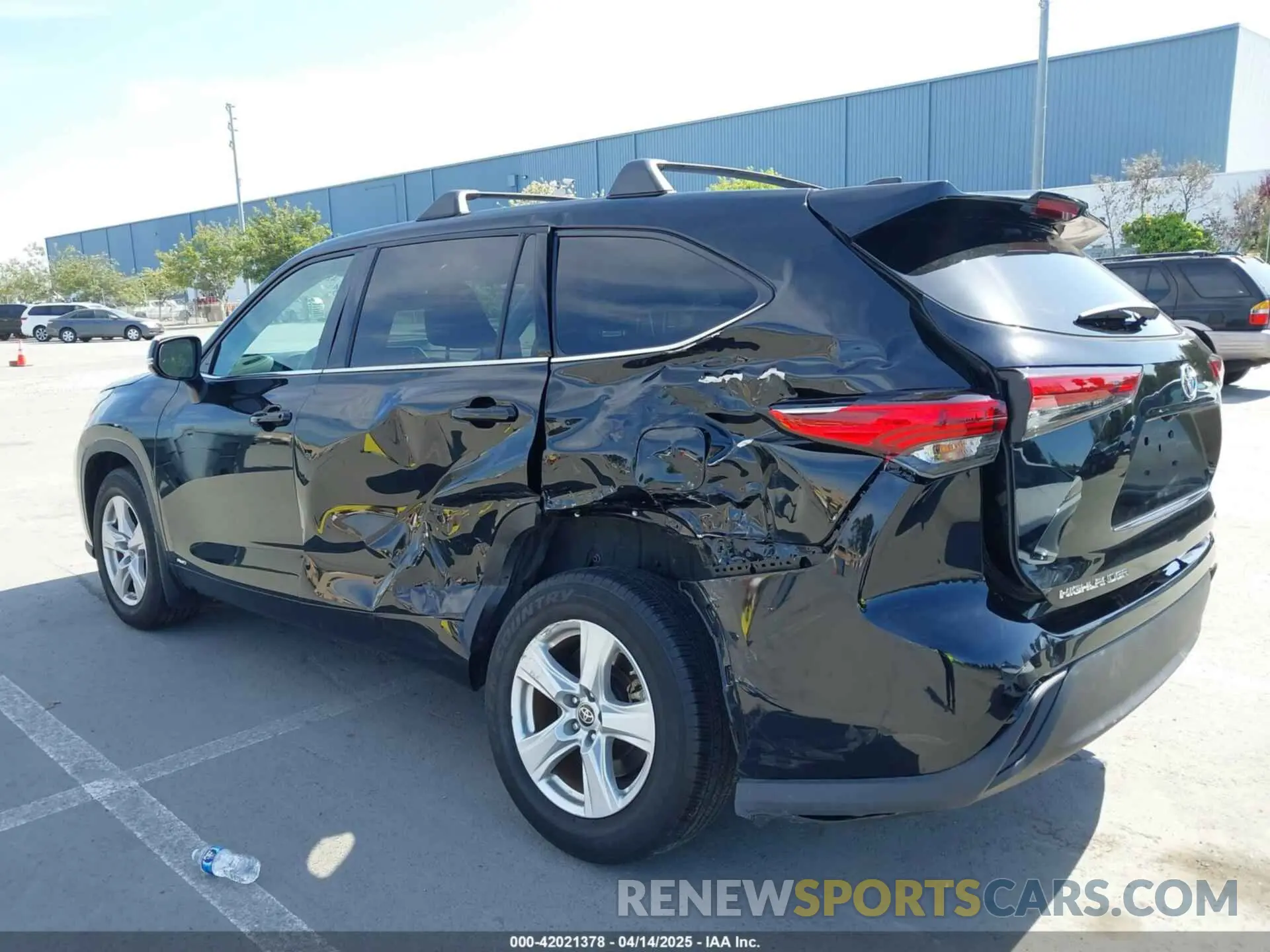 6 Photograph of a damaged car 5TDBBRCH1NS541023 TOYOTA HIGHLANDER 2022
