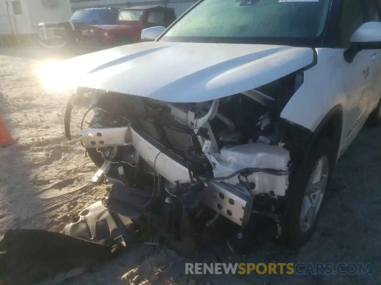 9 Photograph of a damaged car 5TDBBRCH2NS075845 TOYOTA HIGHLANDER 2022