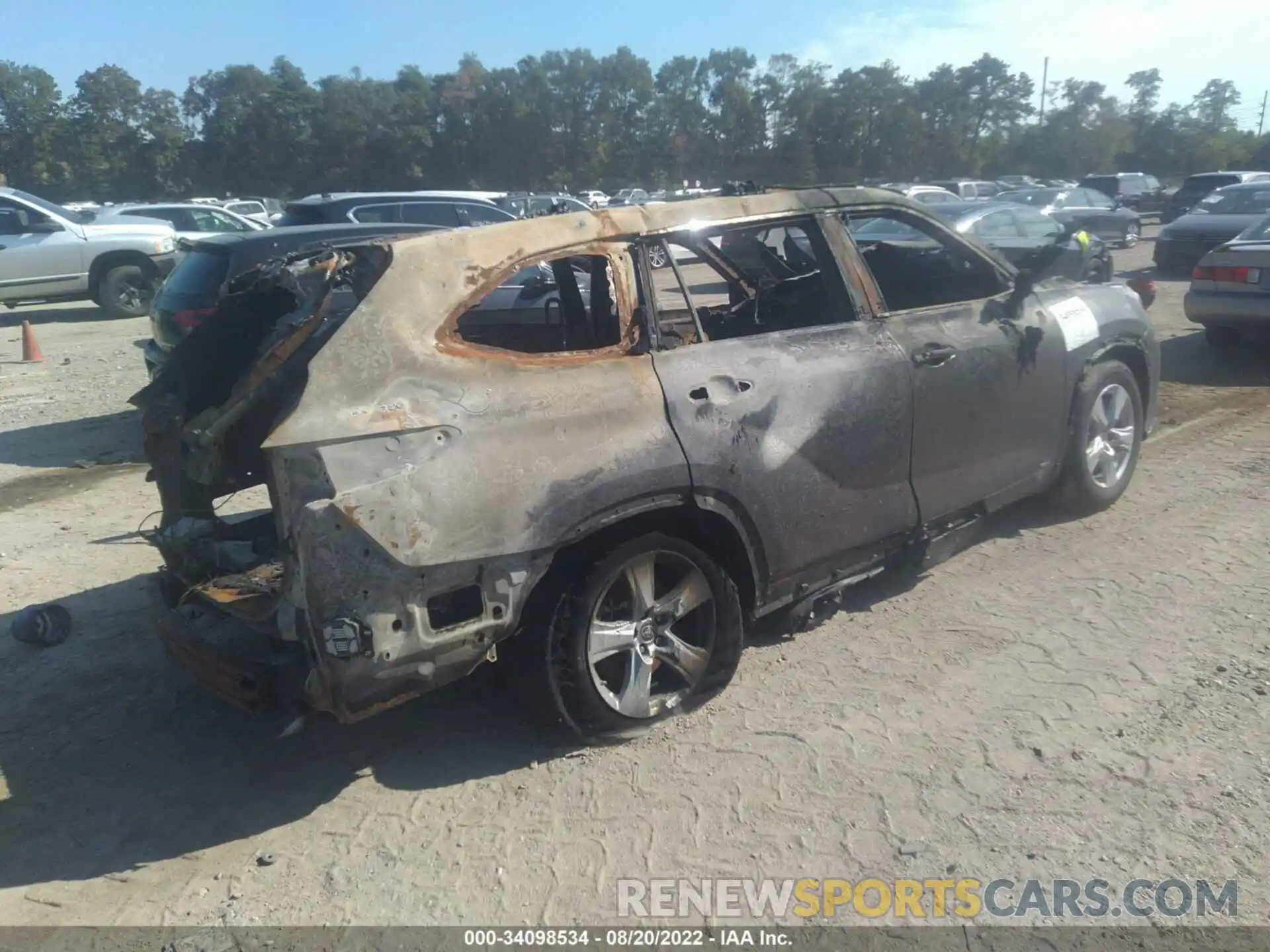 4 Photograph of a damaged car 5TDBBRCH2NS540107 TOYOTA HIGHLANDER 2022