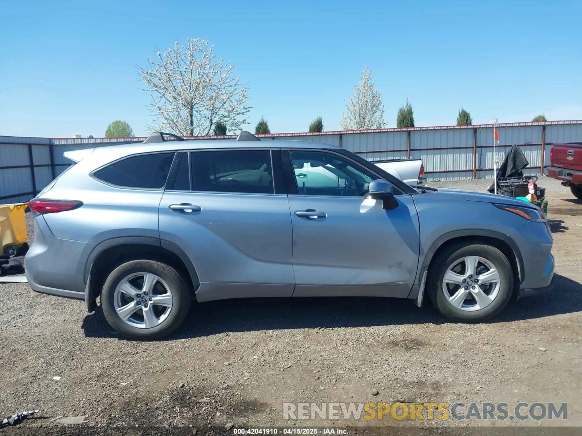14 Photograph of a damaged car 5TDBBRCH6NS079090 TOYOTA HIGHLANDER 2022