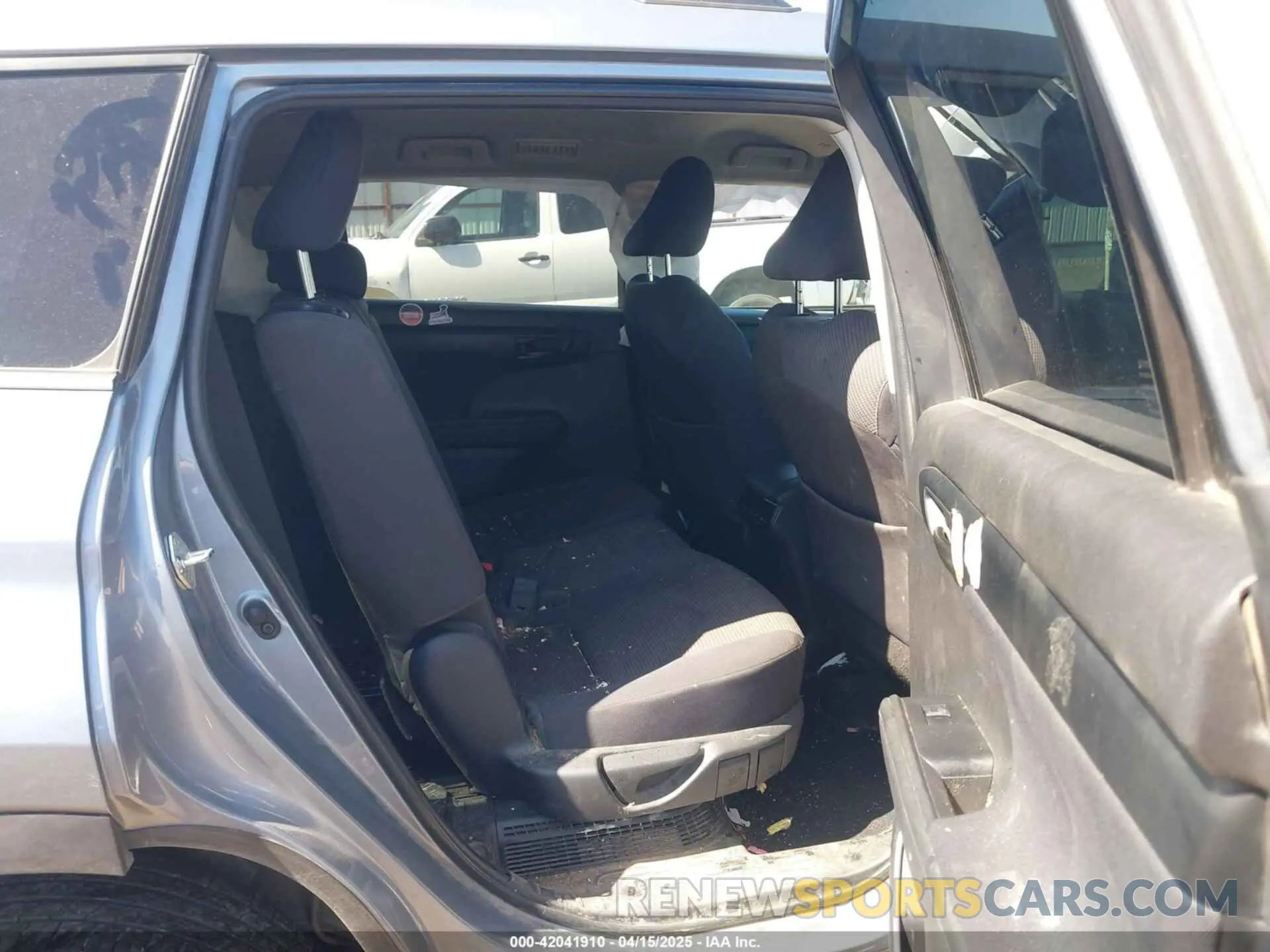 8 Photograph of a damaged car 5TDBBRCH6NS079090 TOYOTA HIGHLANDER 2022
