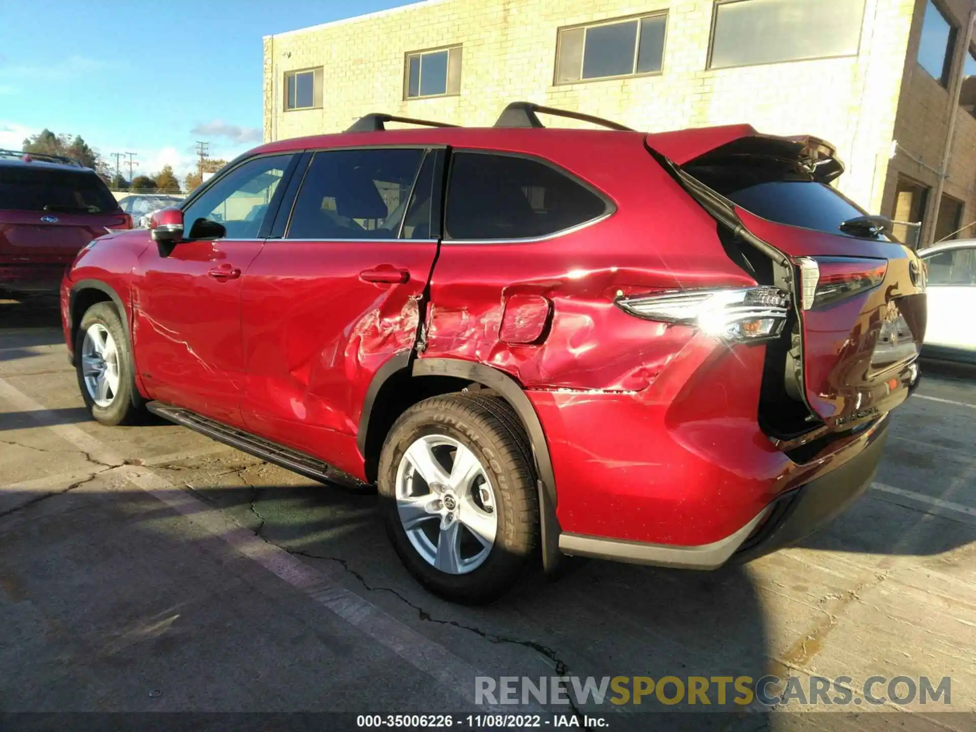 3 Photograph of a damaged car 5TDBBRCHXNS561321 TOYOTA HIGHLANDER 2022