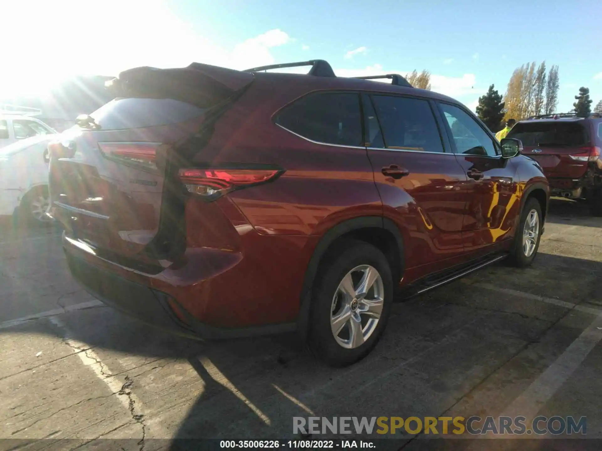 4 Photograph of a damaged car 5TDBBRCHXNS561321 TOYOTA HIGHLANDER 2022