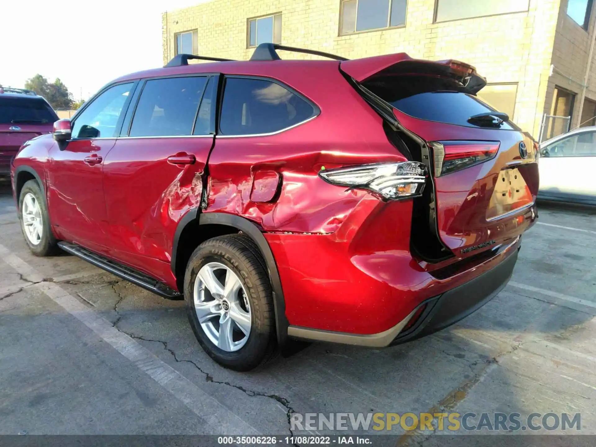 6 Photograph of a damaged car 5TDBBRCHXNS561321 TOYOTA HIGHLANDER 2022