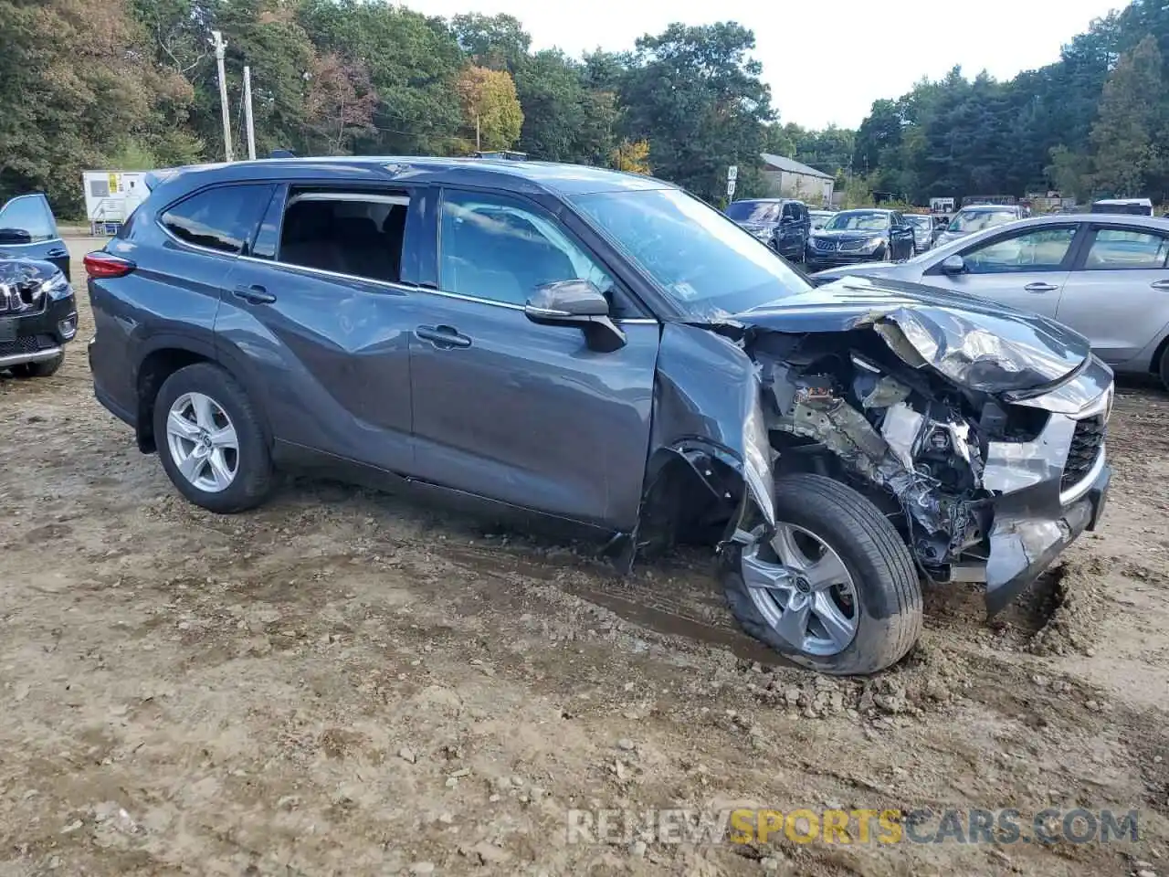 4 Photograph of a damaged car 5TDBZRBH0NS243365 TOYOTA HIGHLANDER 2022