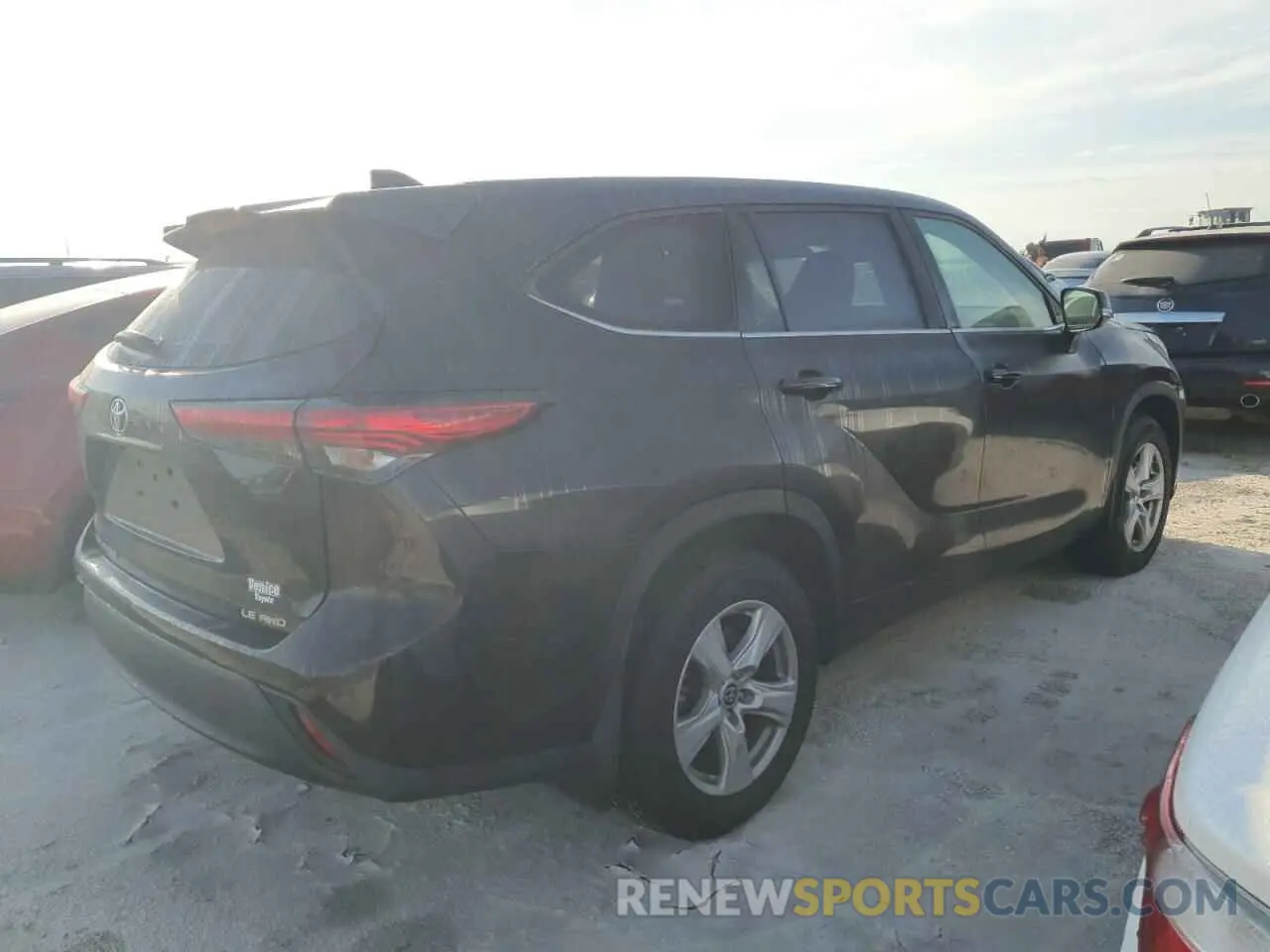 3 Photograph of a damaged car 5TDBZRBH0NS572552 TOYOTA HIGHLANDER 2022