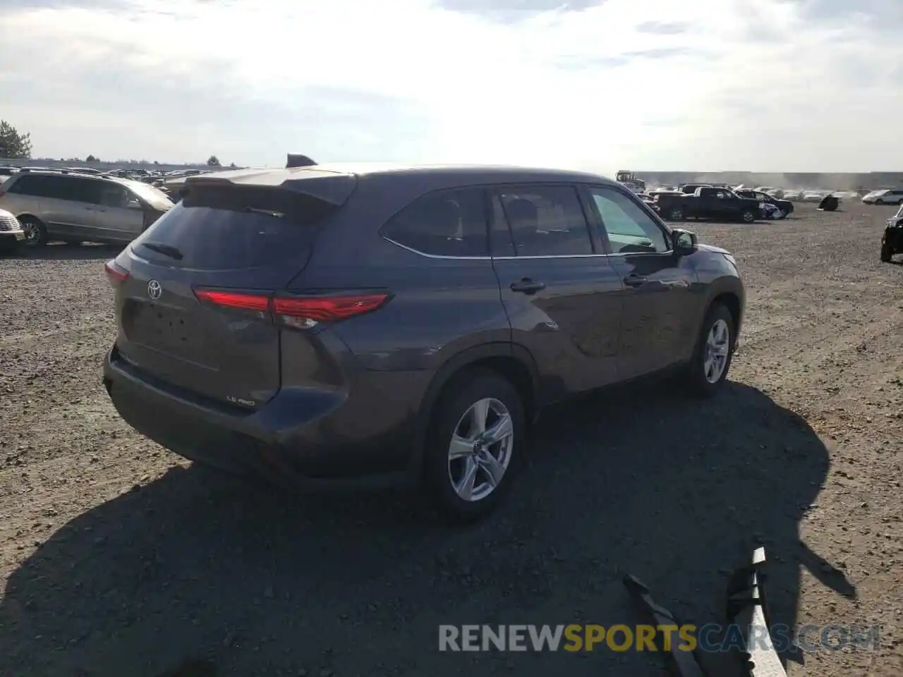 4 Photograph of a damaged car 5TDBZRBH1NS566517 TOYOTA HIGHLANDER 2022