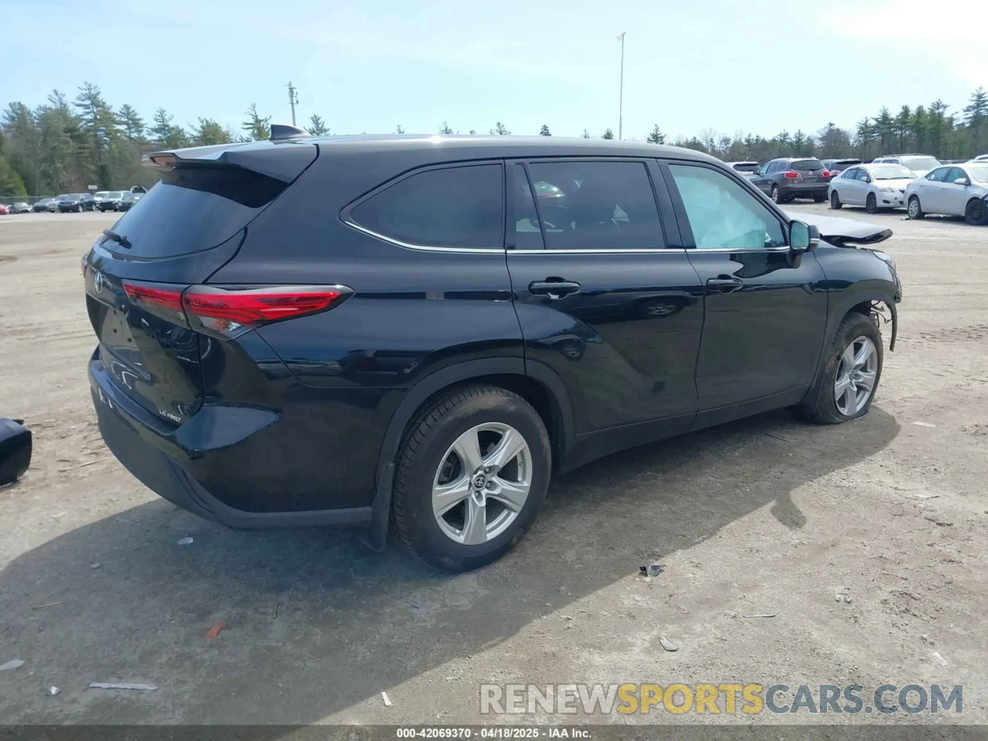 4 Photograph of a damaged car 5TDBZRBH2NS206348 TOYOTA HIGHLANDER 2022