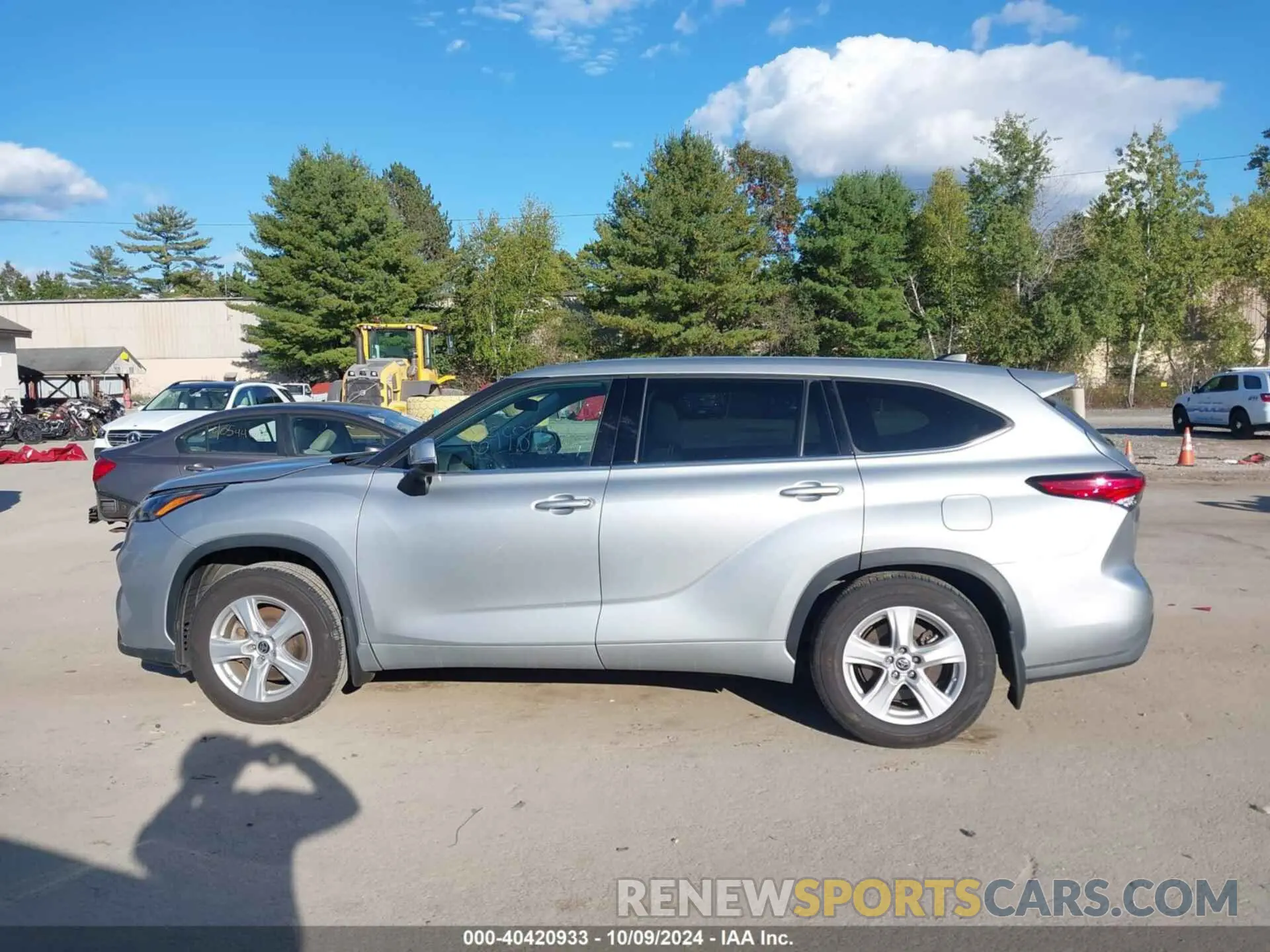 14 Photograph of a damaged car 5TDBZRBH2NS578630 TOYOTA HIGHLANDER 2022