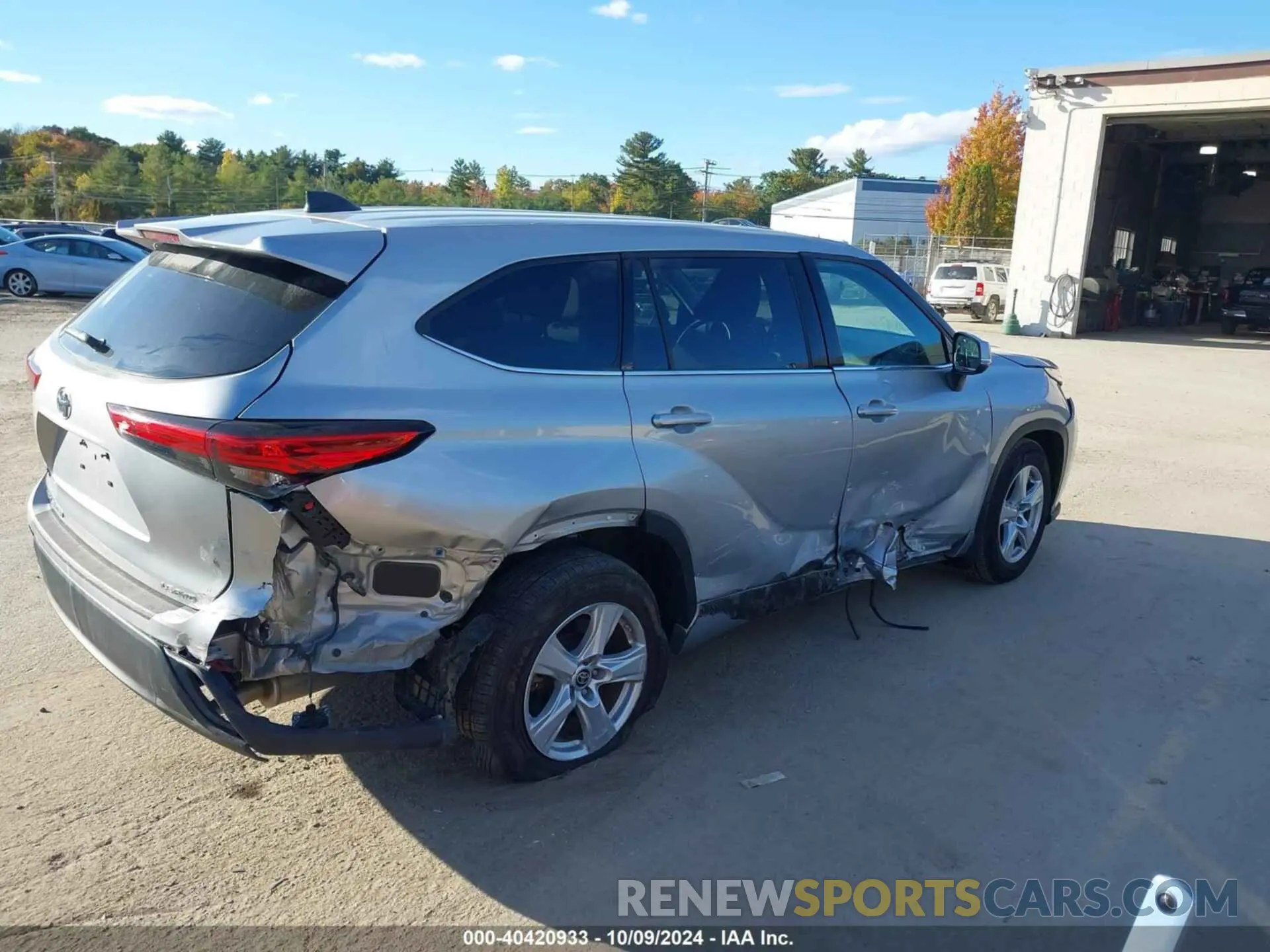 4 Photograph of a damaged car 5TDBZRBH2NS578630 TOYOTA HIGHLANDER 2022