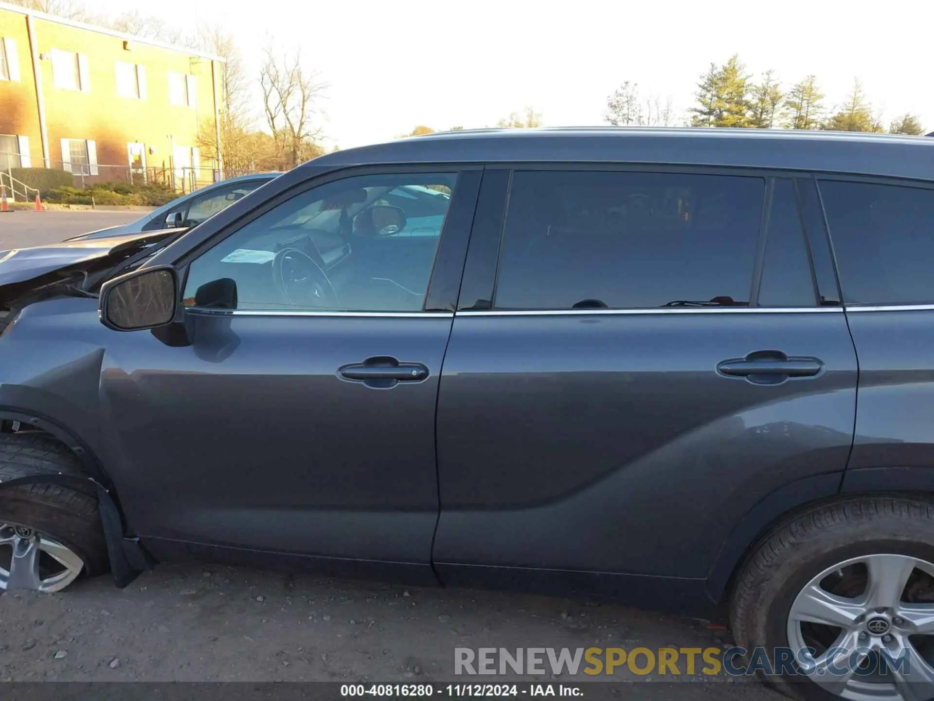 14 Photograph of a damaged car 5TDBZRBH3NS562209 TOYOTA HIGHLANDER 2022