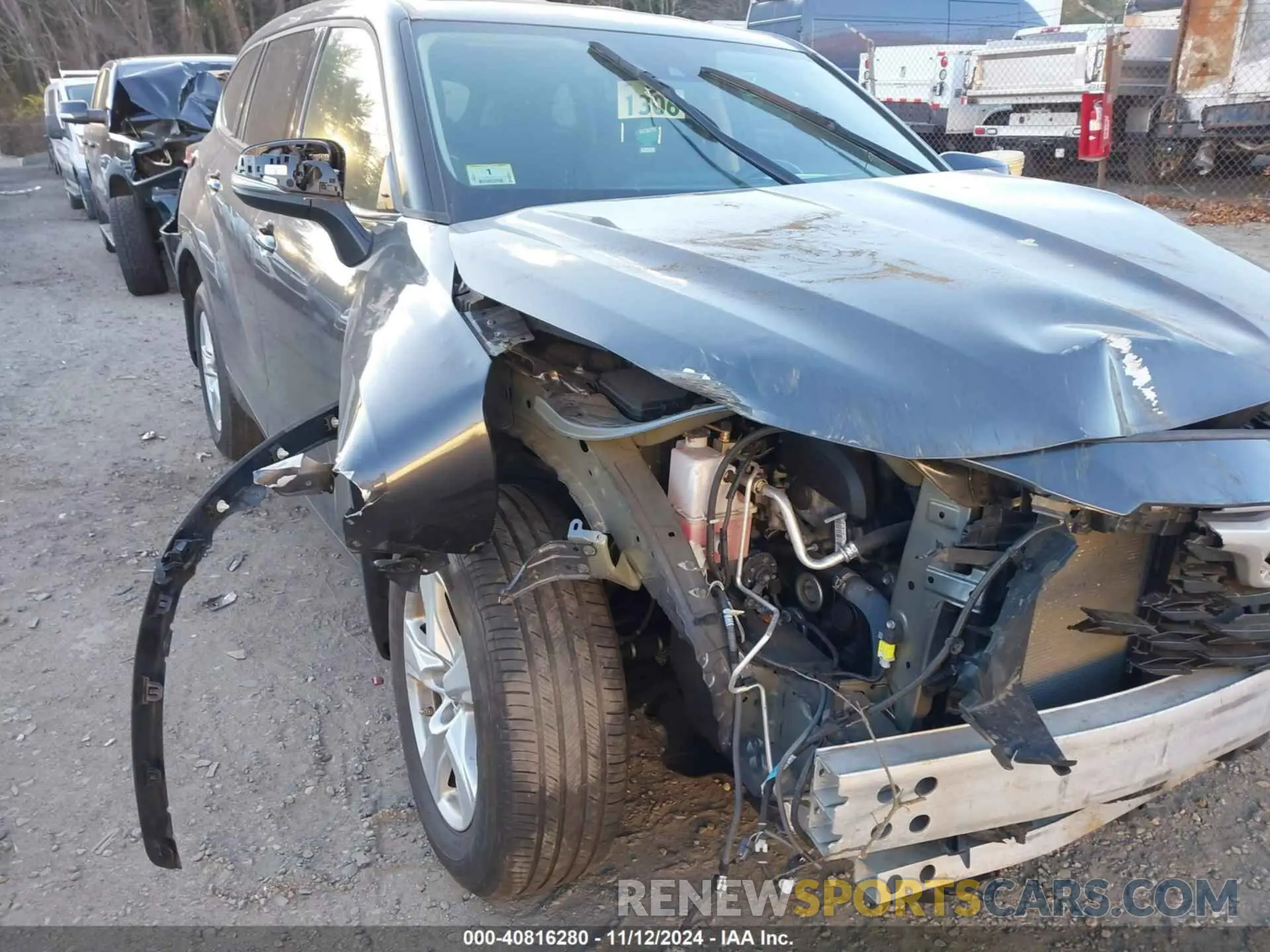 17 Photograph of a damaged car 5TDBZRBH3NS562209 TOYOTA HIGHLANDER 2022