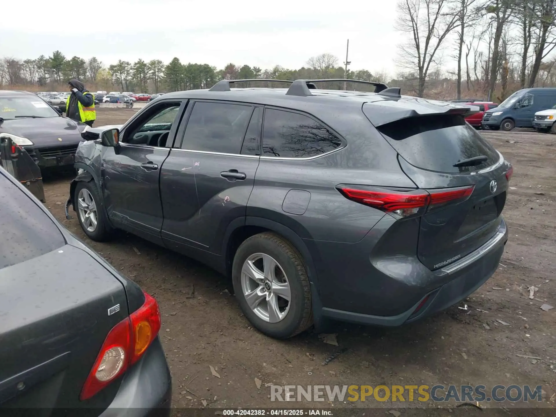 14 Photograph of a damaged car 5TDBZRBH4NS192520 TOYOTA HIGHLANDER 2022