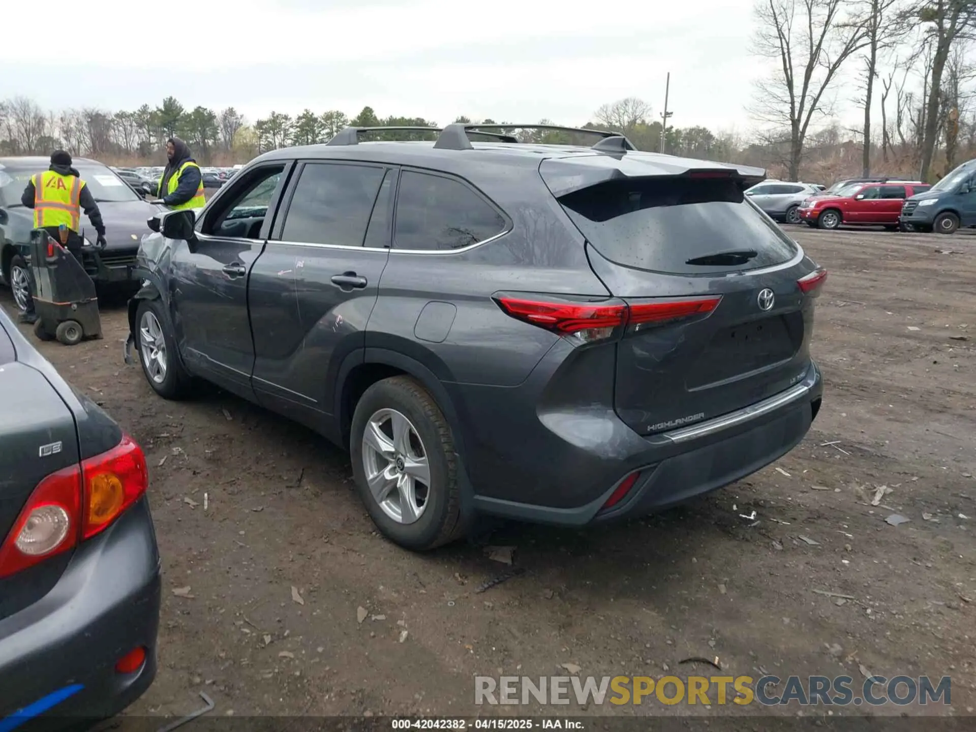 3 Photograph of a damaged car 5TDBZRBH4NS192520 TOYOTA HIGHLANDER 2022