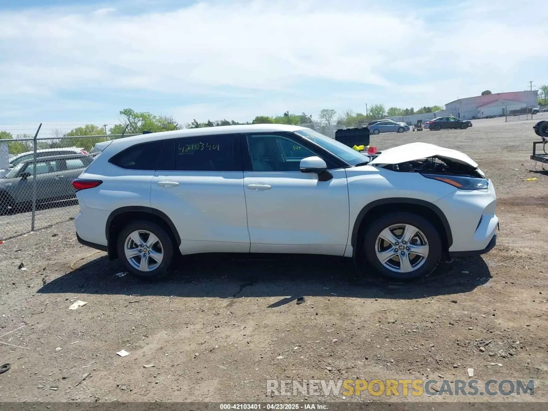 13 Photograph of a damaged car 5TDBZRBH5NS580954 TOYOTA HIGHLANDER 2022