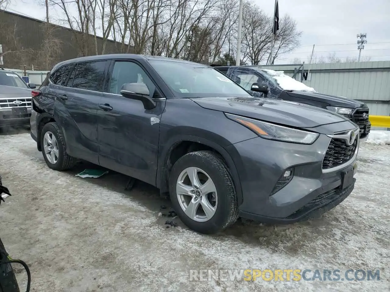 4 Photograph of a damaged car 5TDBZRBH8NS161951 TOYOTA HIGHLANDER 2022