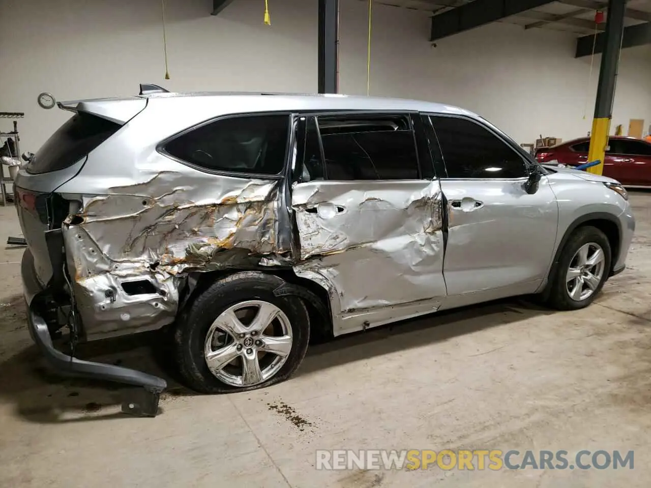 3 Photograph of a damaged car 5TDBZRBH8NS189183 TOYOTA HIGHLANDER 2022