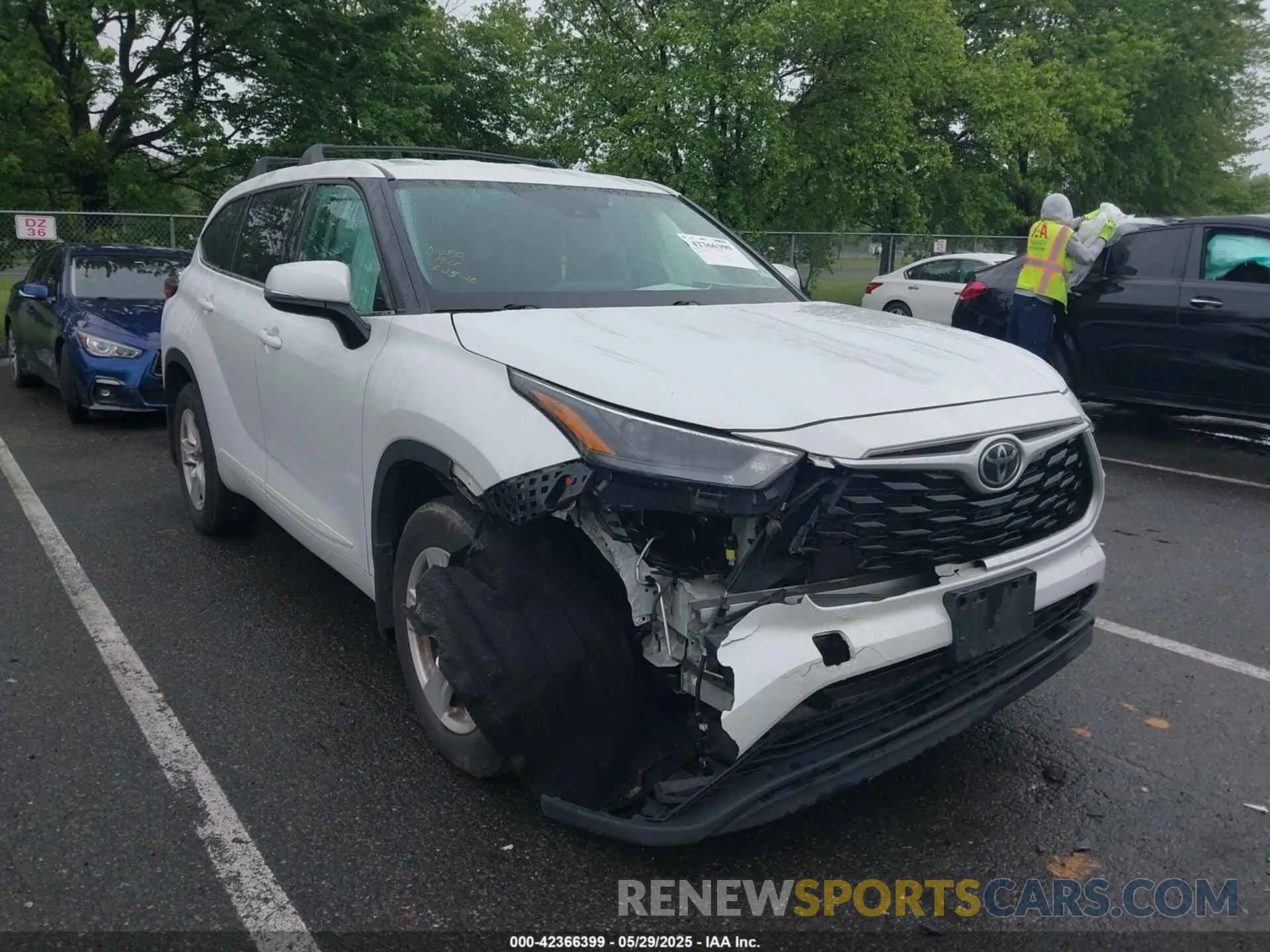 6 Photograph of a damaged car 5TDBZRBH8NS242559 TOYOTA HIGHLANDER 2022