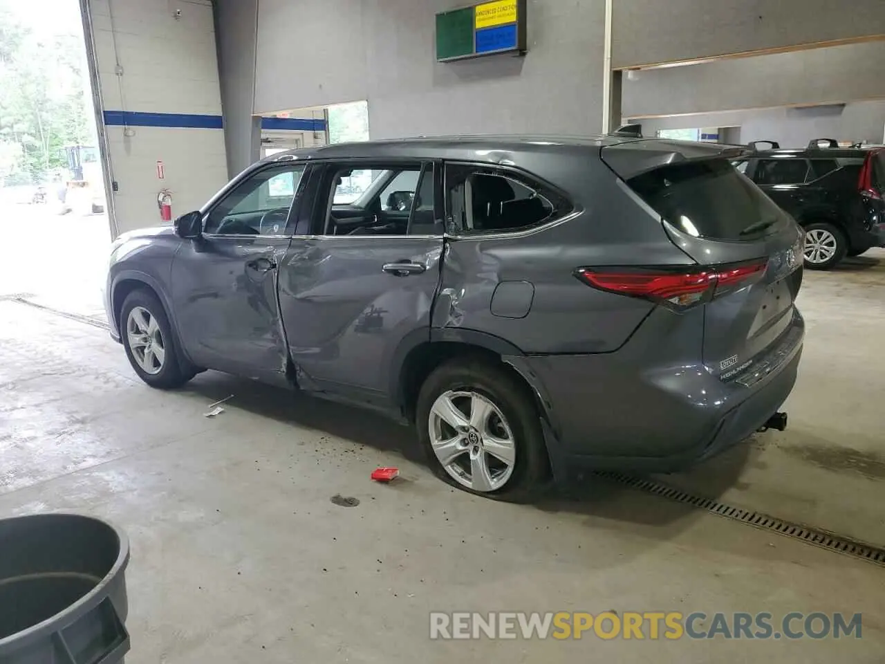 2 Photograph of a damaged car 5TDBZRBH8NS596792 TOYOTA HIGHLANDER 2022