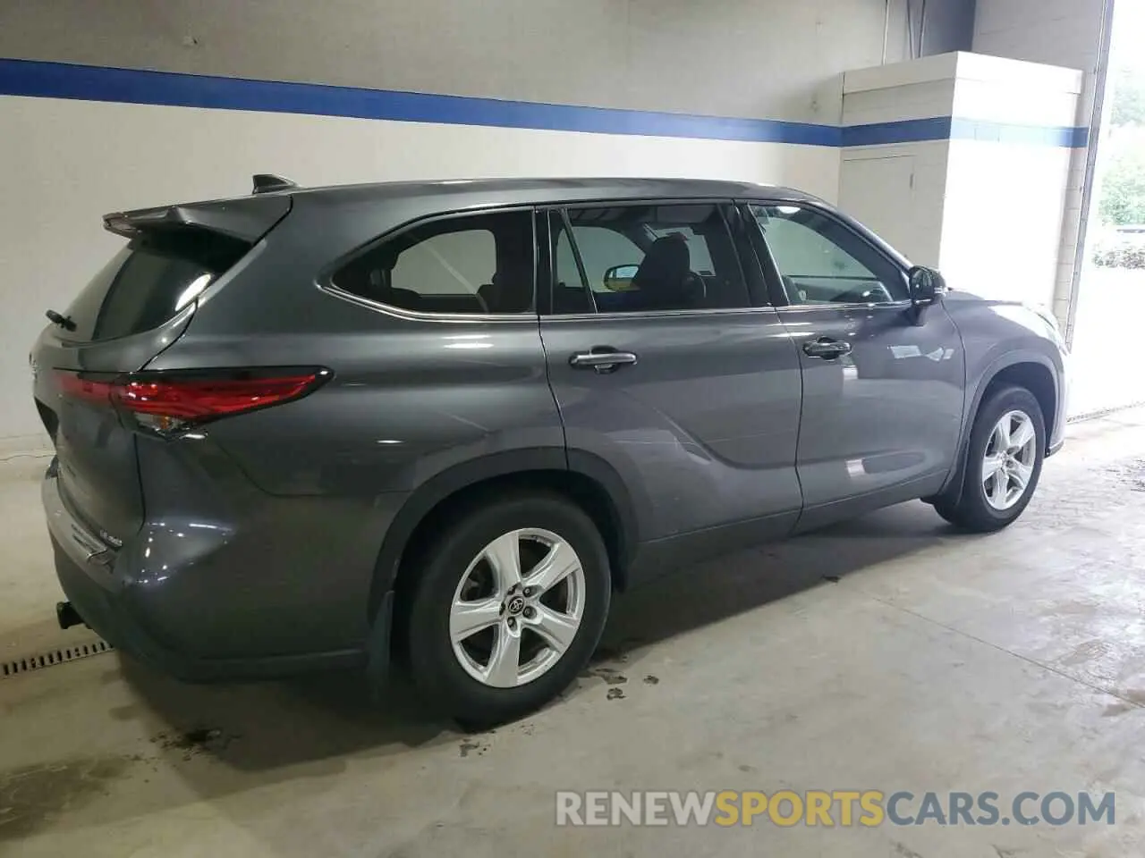 3 Photograph of a damaged car 5TDBZRBH8NS596792 TOYOTA HIGHLANDER 2022