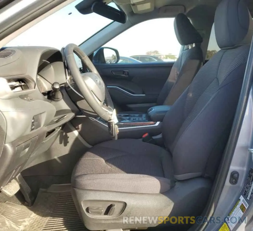 7 Photograph of a damaged car 5TDBZRBH9NS220795 TOYOTA HIGHLANDER 2022