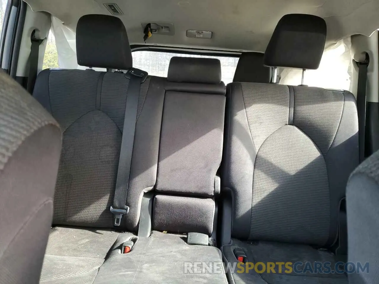 10 Photograph of a damaged car 5TDBZRBH9NS246555 TOYOTA HIGHLANDER 2022