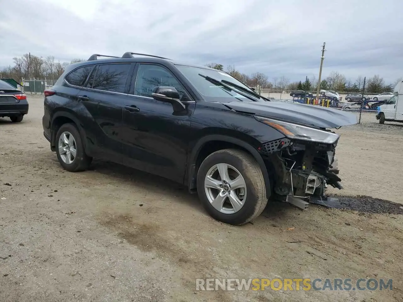 4 Photograph of a damaged car 5TDBZRBHXNS183031 TOYOTA HIGHLANDER 2022
