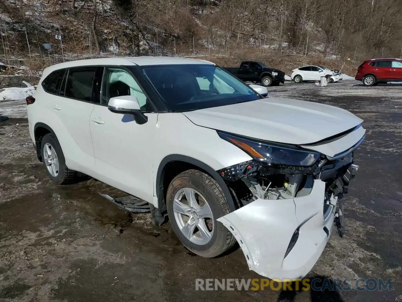4 Photograph of a damaged car 5TDBZRBHXNS251845 TOYOTA HIGHLANDER 2022