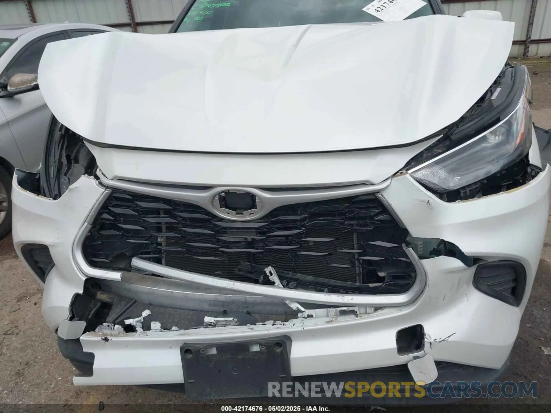 12 Photograph of a damaged car 5TDCZRAH0NS553876 TOYOTA HIGHLANDER 2022