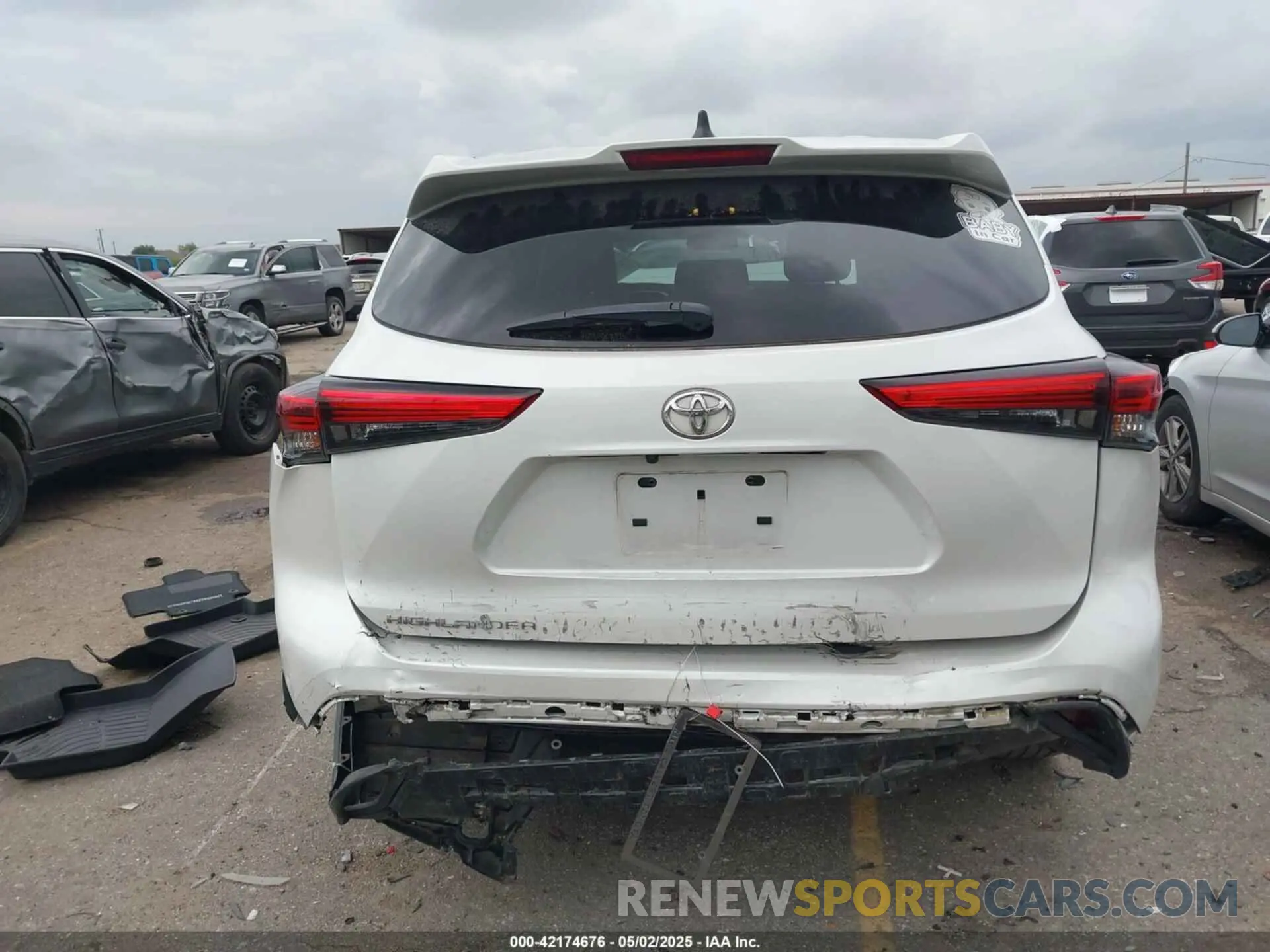 16 Photograph of a damaged car 5TDCZRAH0NS553876 TOYOTA HIGHLANDER 2022