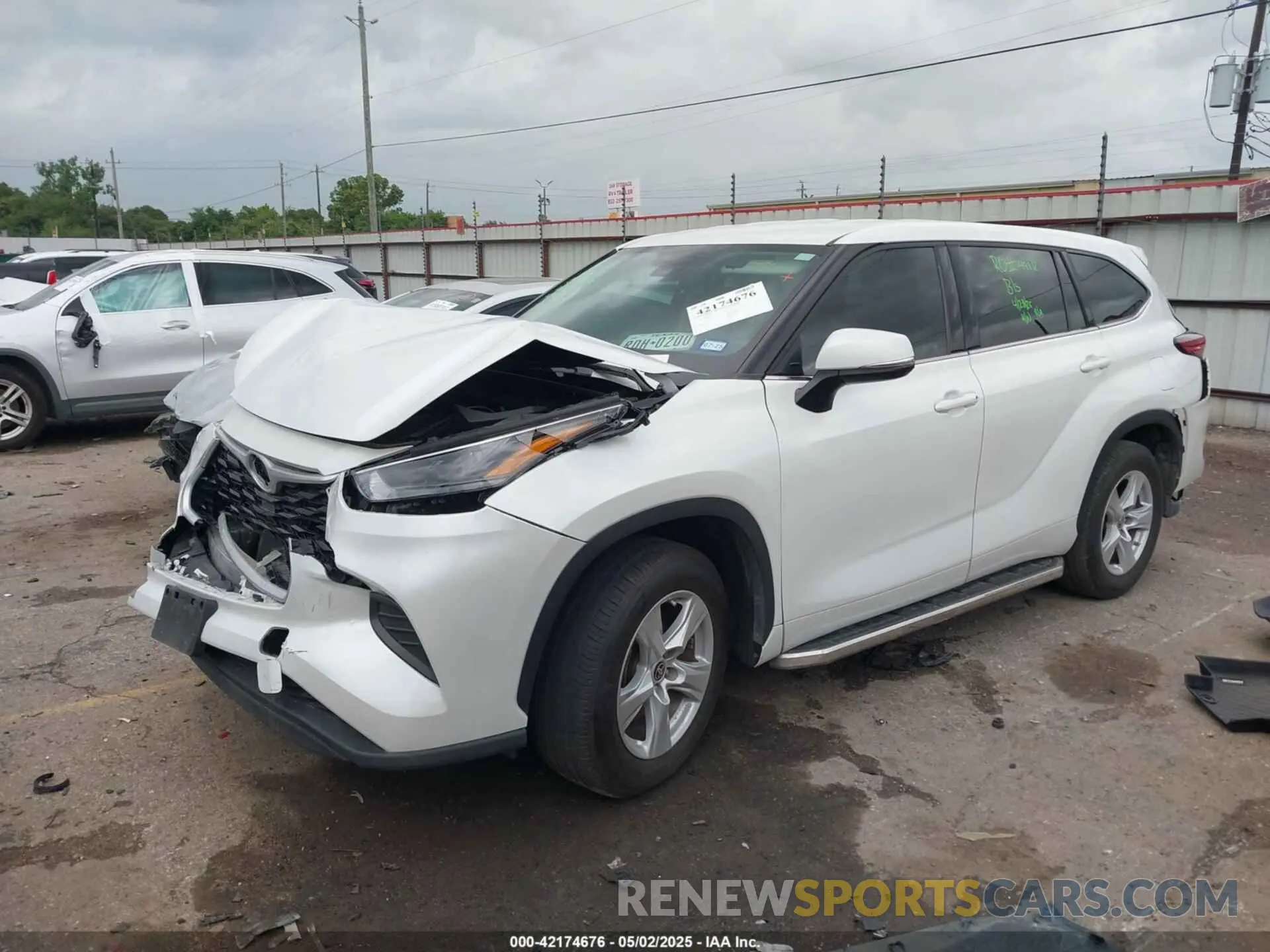 2 Photograph of a damaged car 5TDCZRAH0NS553876 TOYOTA HIGHLANDER 2022