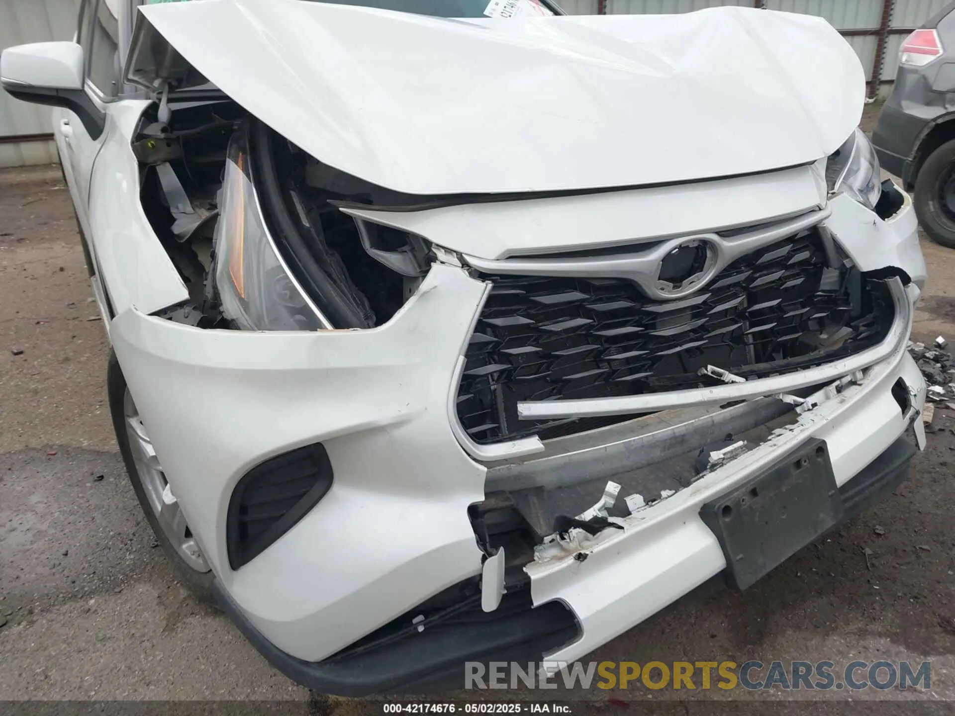 6 Photograph of a damaged car 5TDCZRAH0NS553876 TOYOTA HIGHLANDER 2022