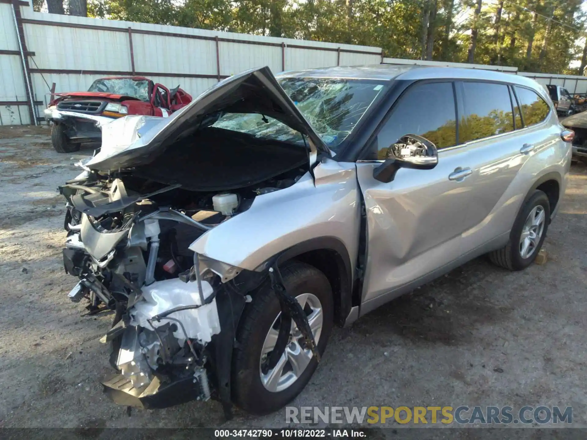 2 Photograph of a damaged car 5TDCZRAH1NS096902 TOYOTA HIGHLANDER 2022