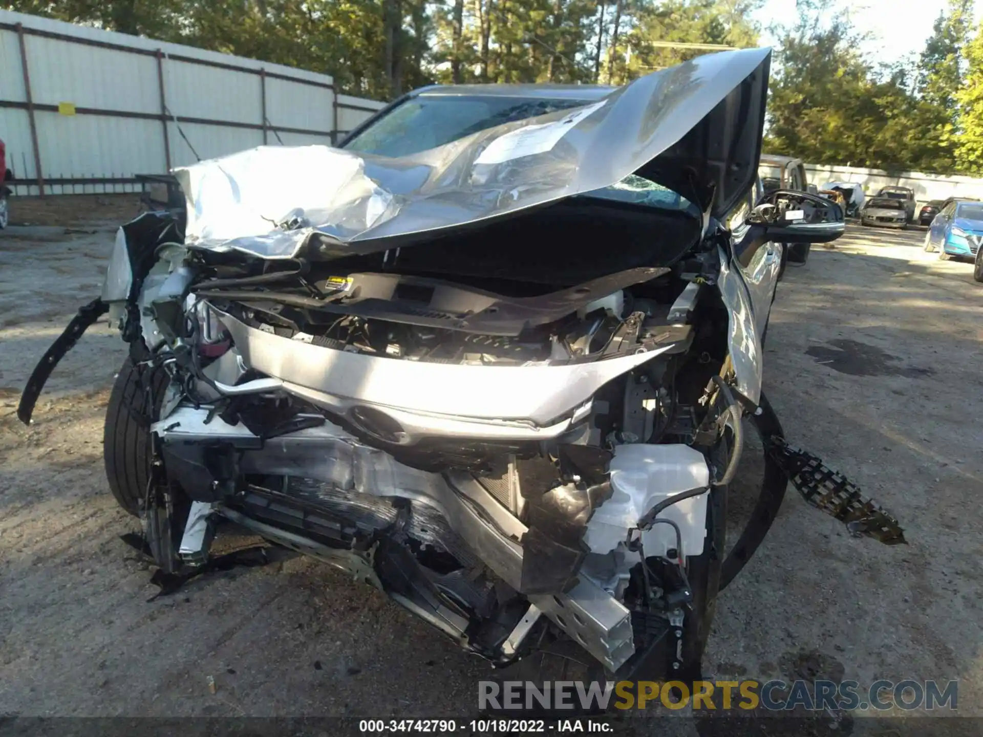 6 Photograph of a damaged car 5TDCZRAH1NS096902 TOYOTA HIGHLANDER 2022